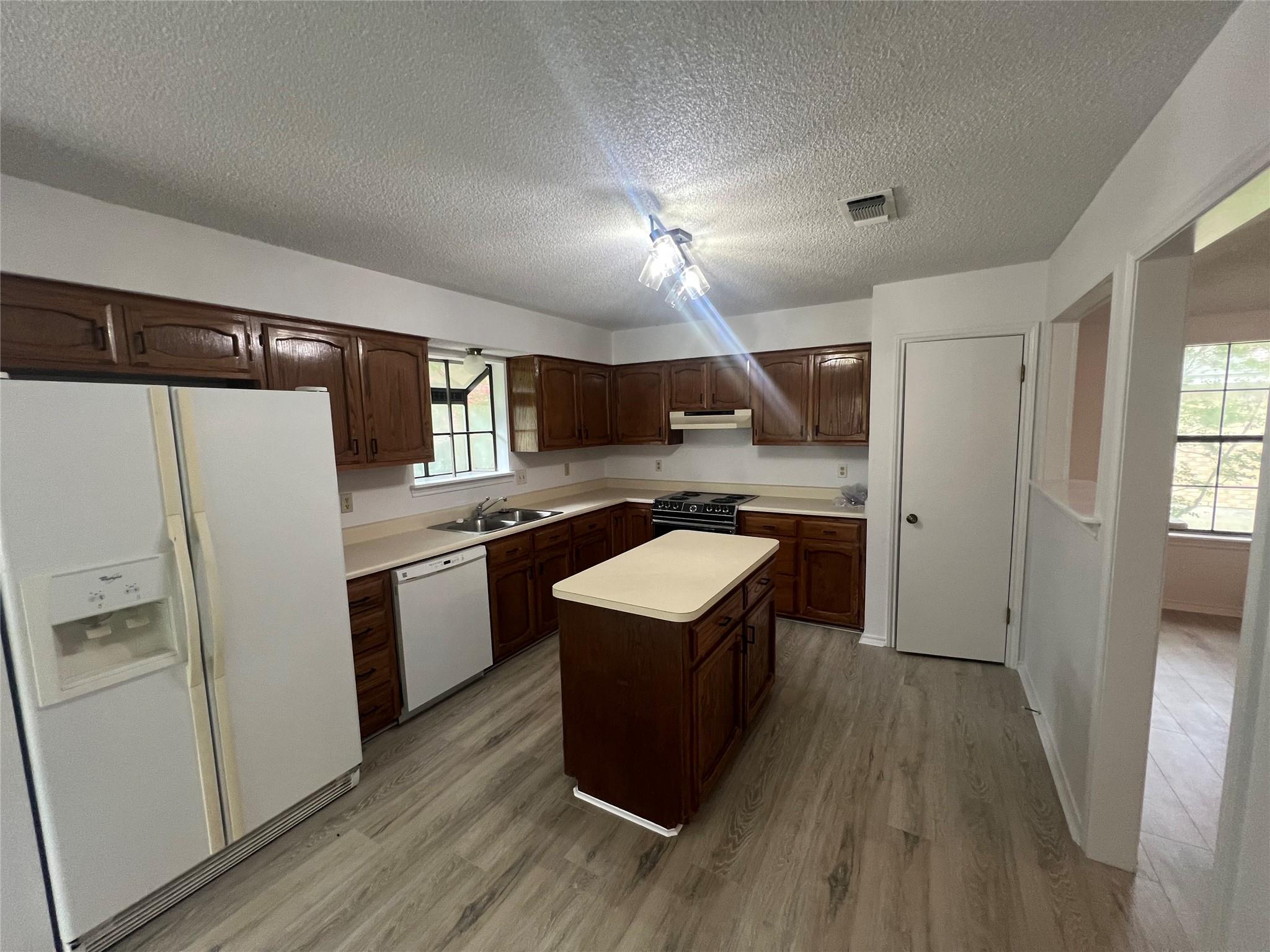 146 Forest Dr, Seguin, TX 78155