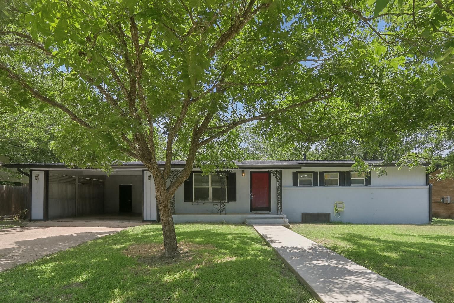 1202 Debus Dr, Taylor, TX 76574