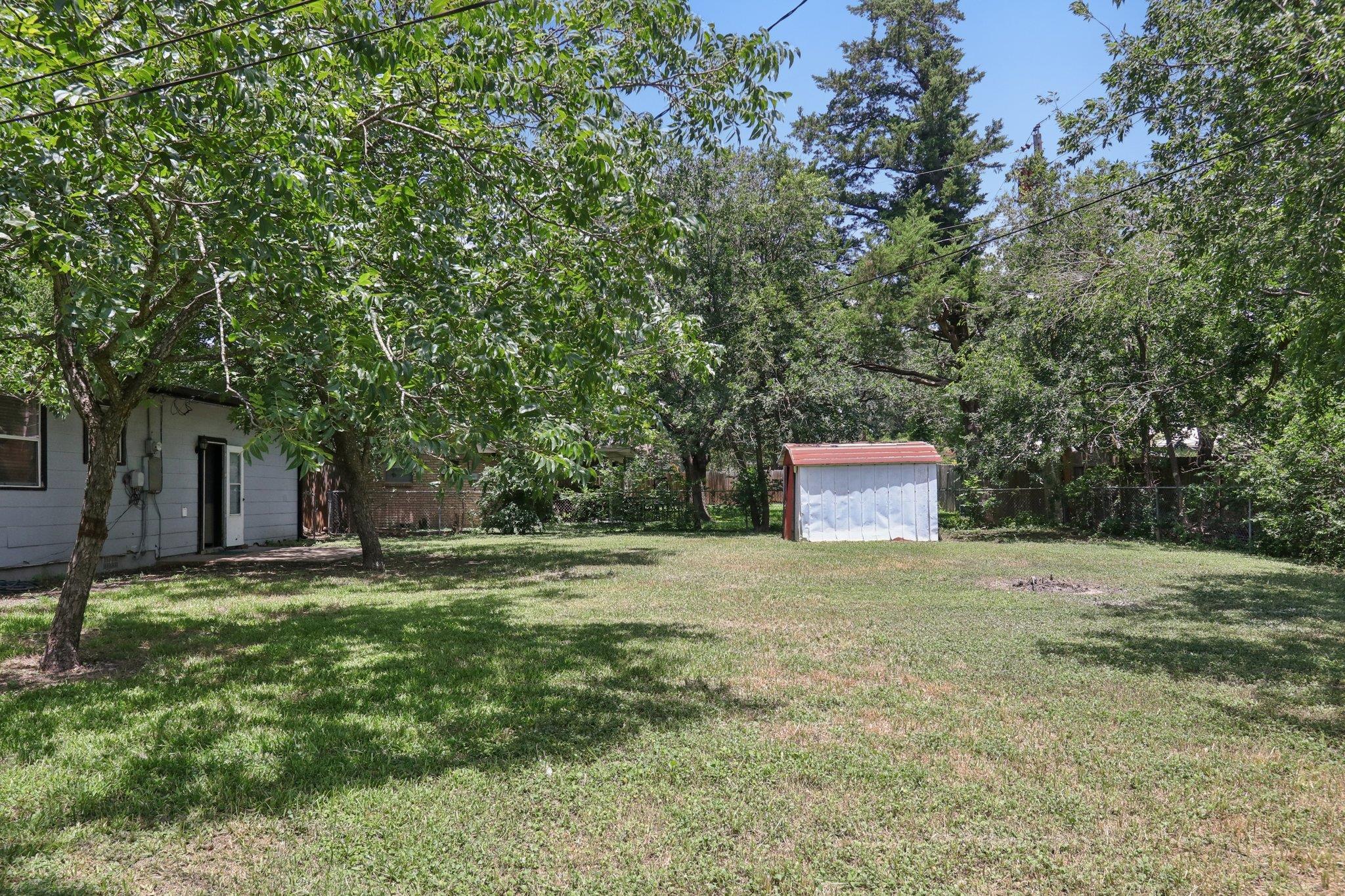 1202 Debus Dr, Taylor, TX 76574