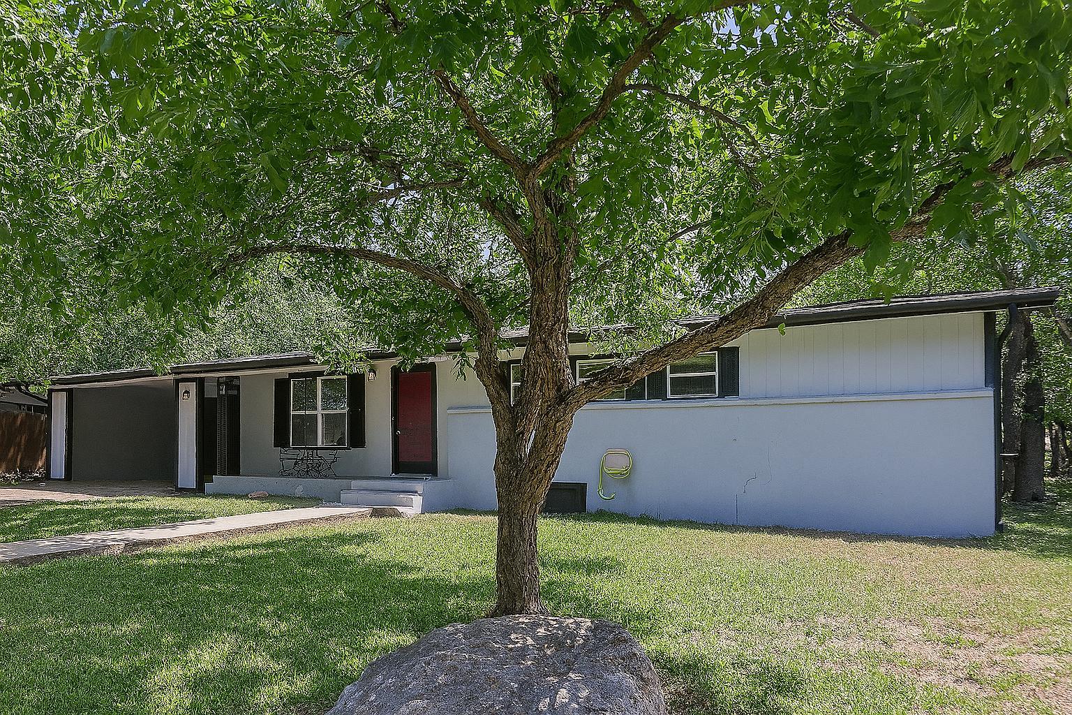 1202 Debus Dr, Taylor, TX 76574