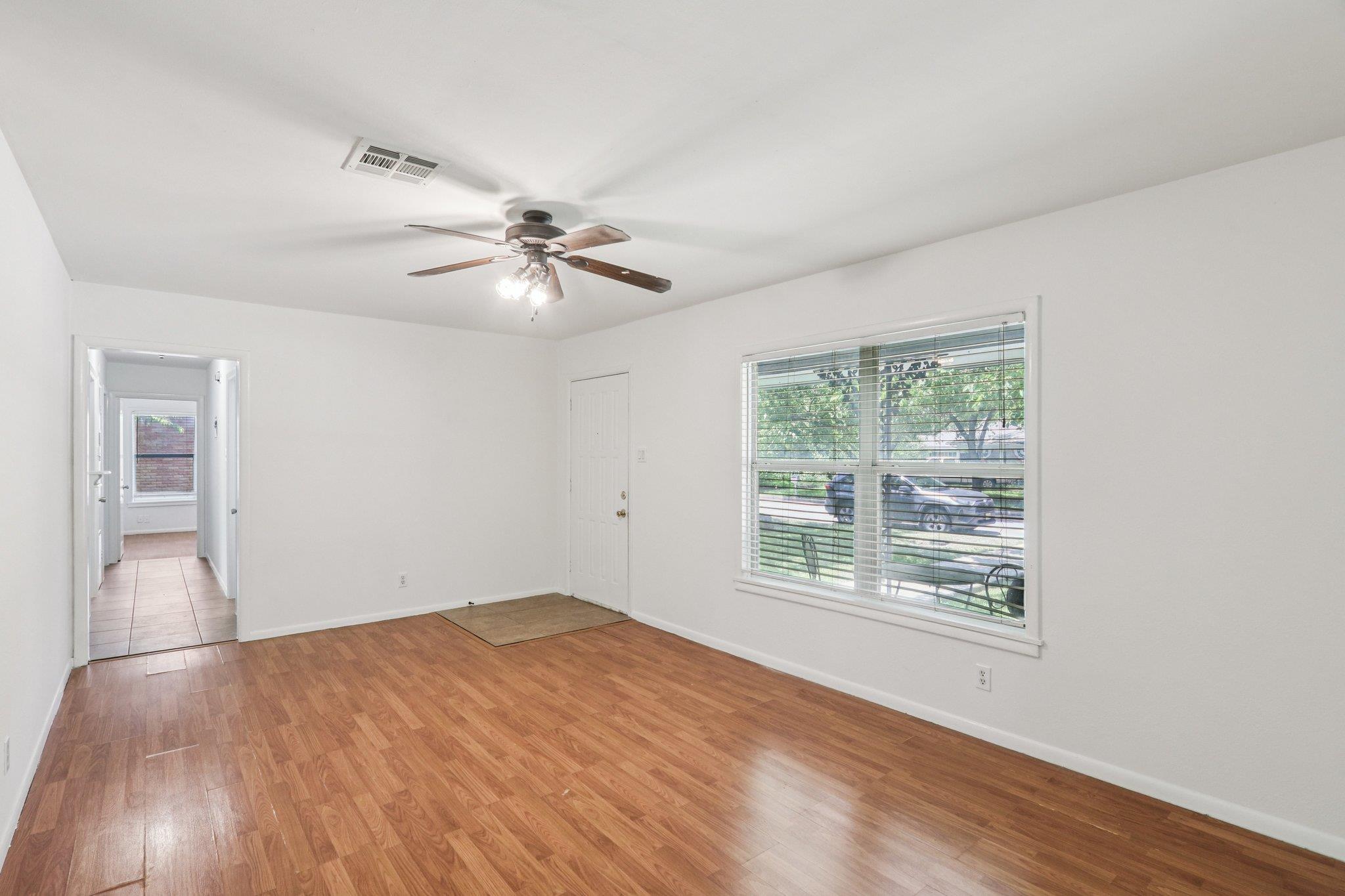 1202 Debus Dr, Taylor, TX 76574