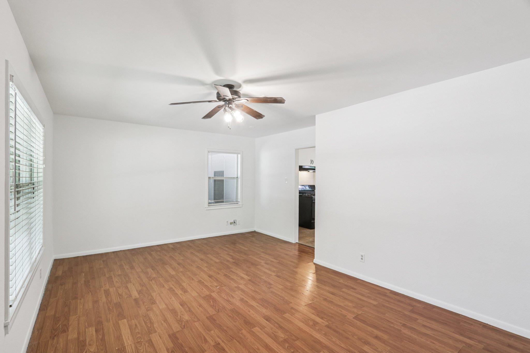 1202 Debus Dr, Taylor, TX 76574