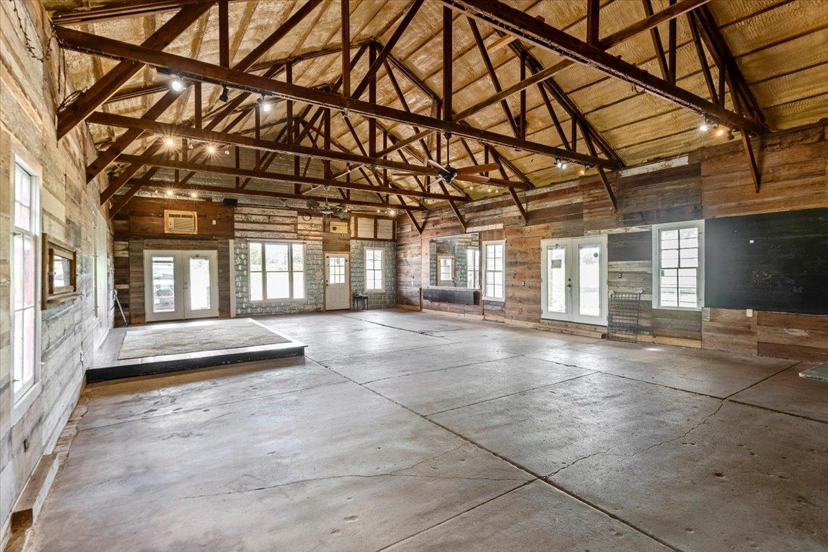 277 Old Highway 20 E, Paige, TX 78659