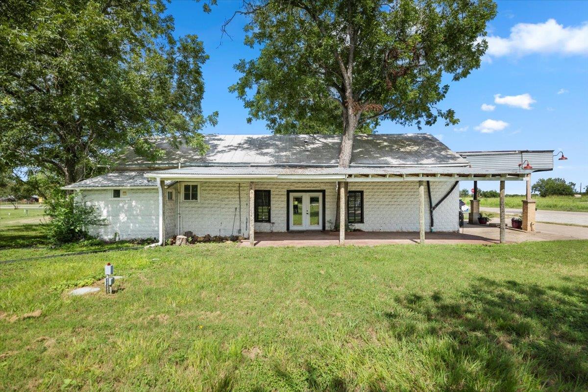 277 Old Highway 20 E, Paige, TX 78659
