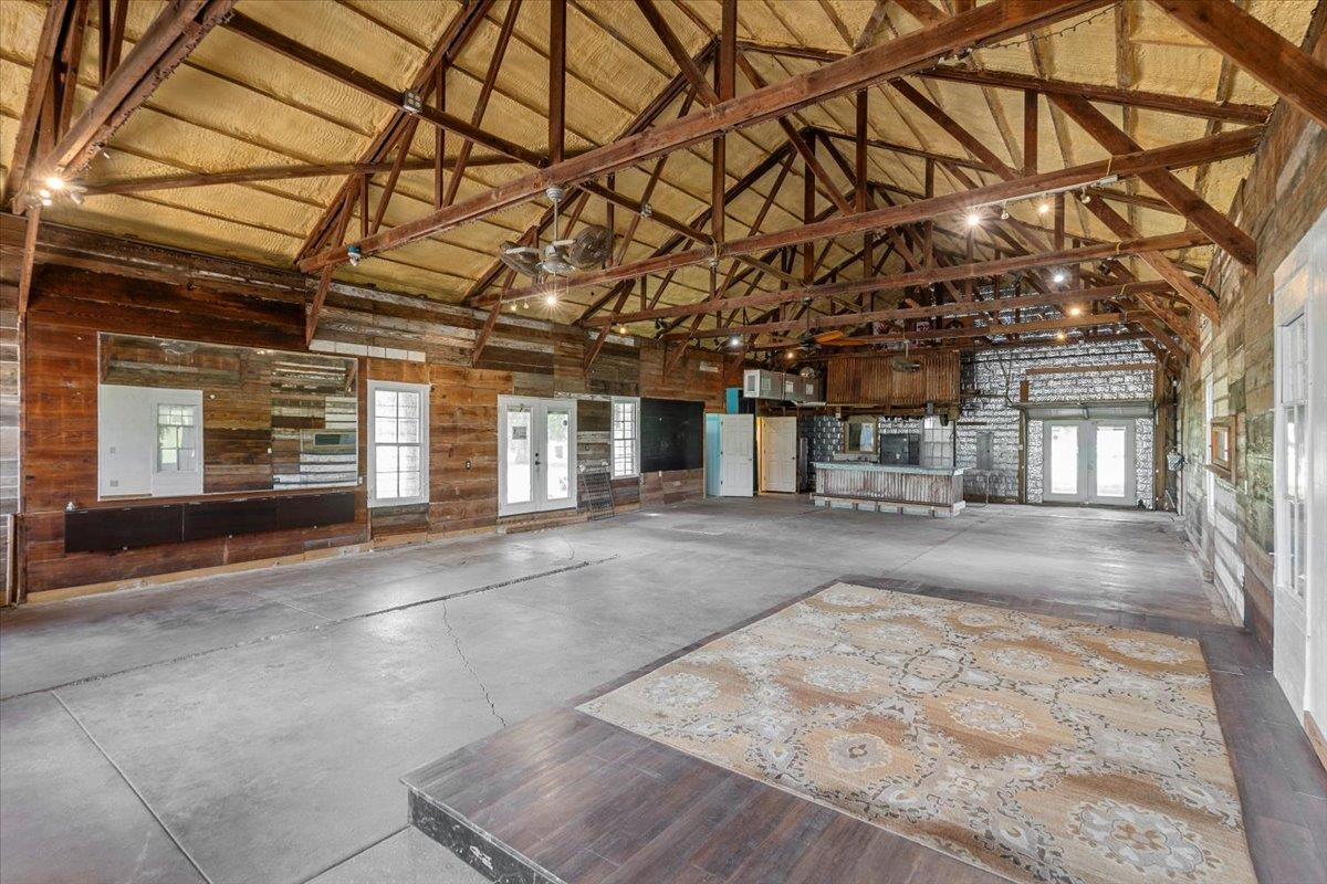 277 Old Highway 20 E, Paige, TX 78659