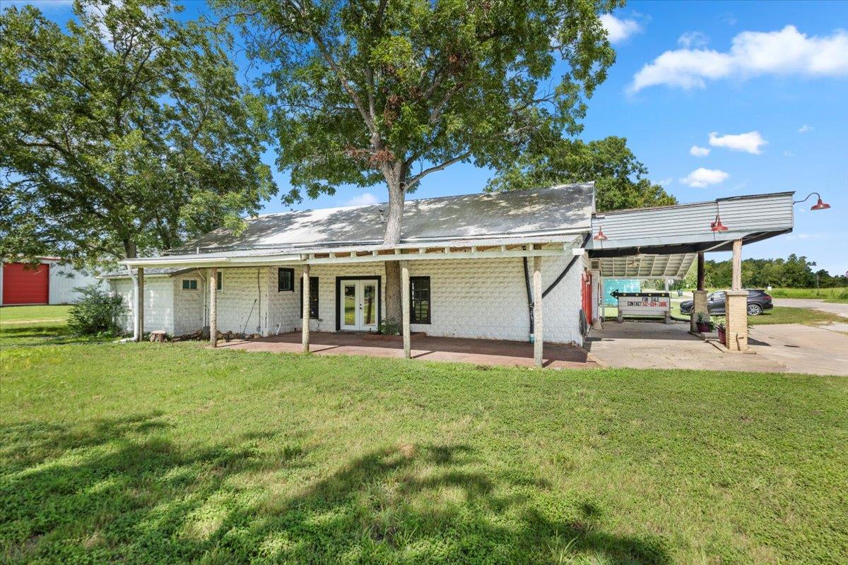 277 Old Highway 20 E, Paige, TX 78659