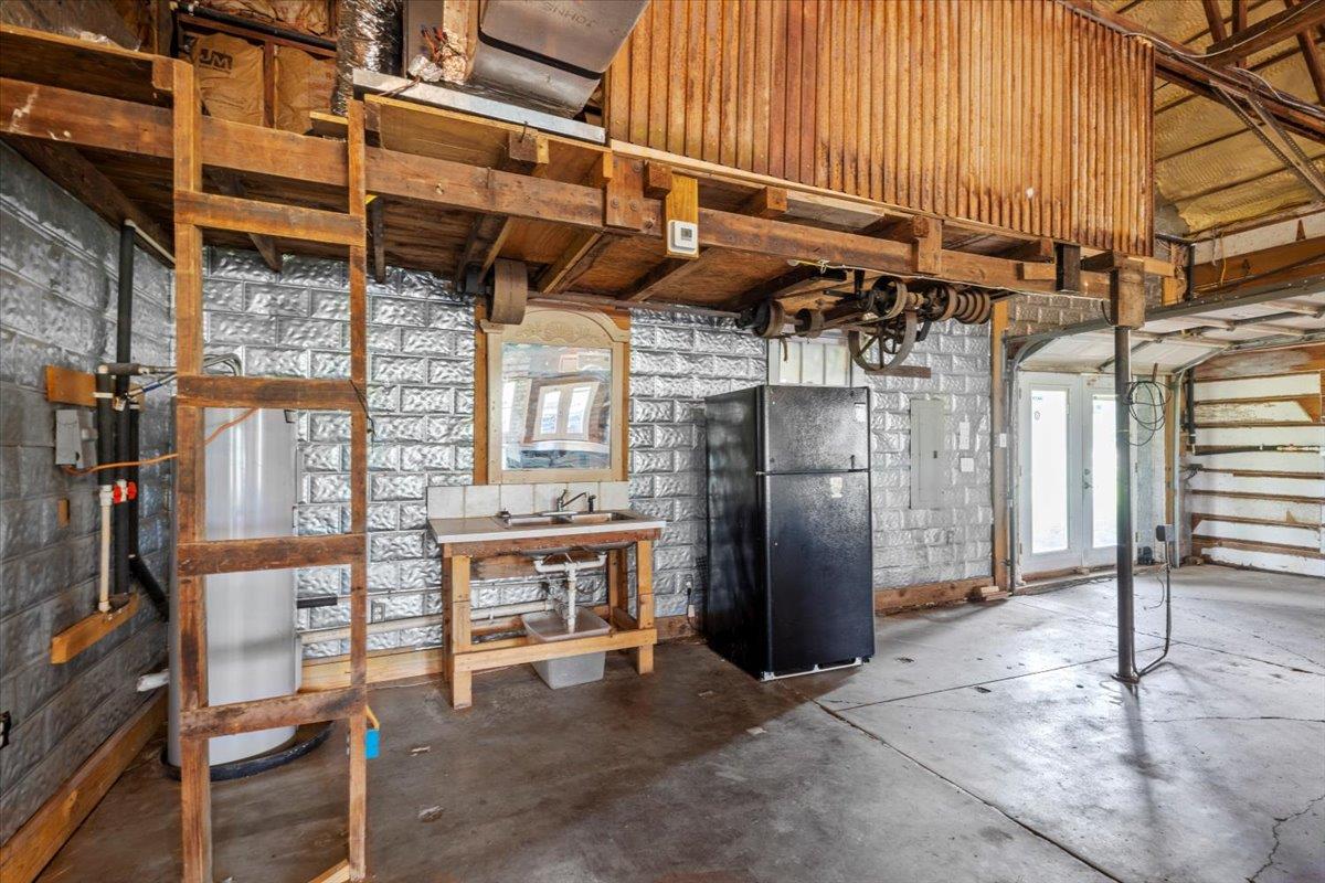 277 Old Highway 20 E, Paige, TX 78659