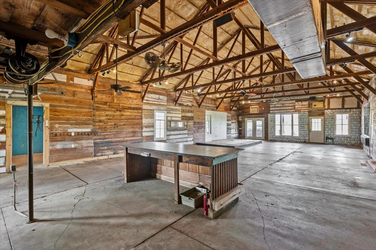 277 Old Highway 20 E, Paige, TX 78659