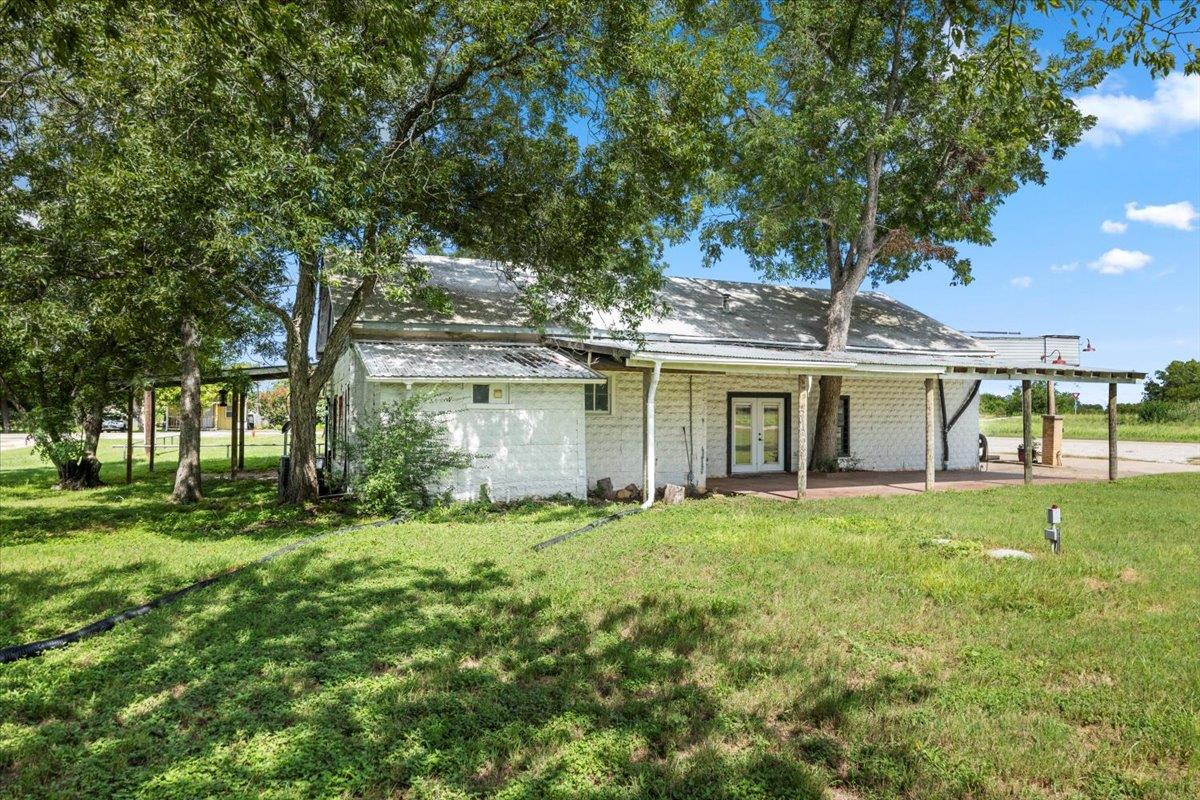 277 Old Highway 20 E, Paige, TX 78659