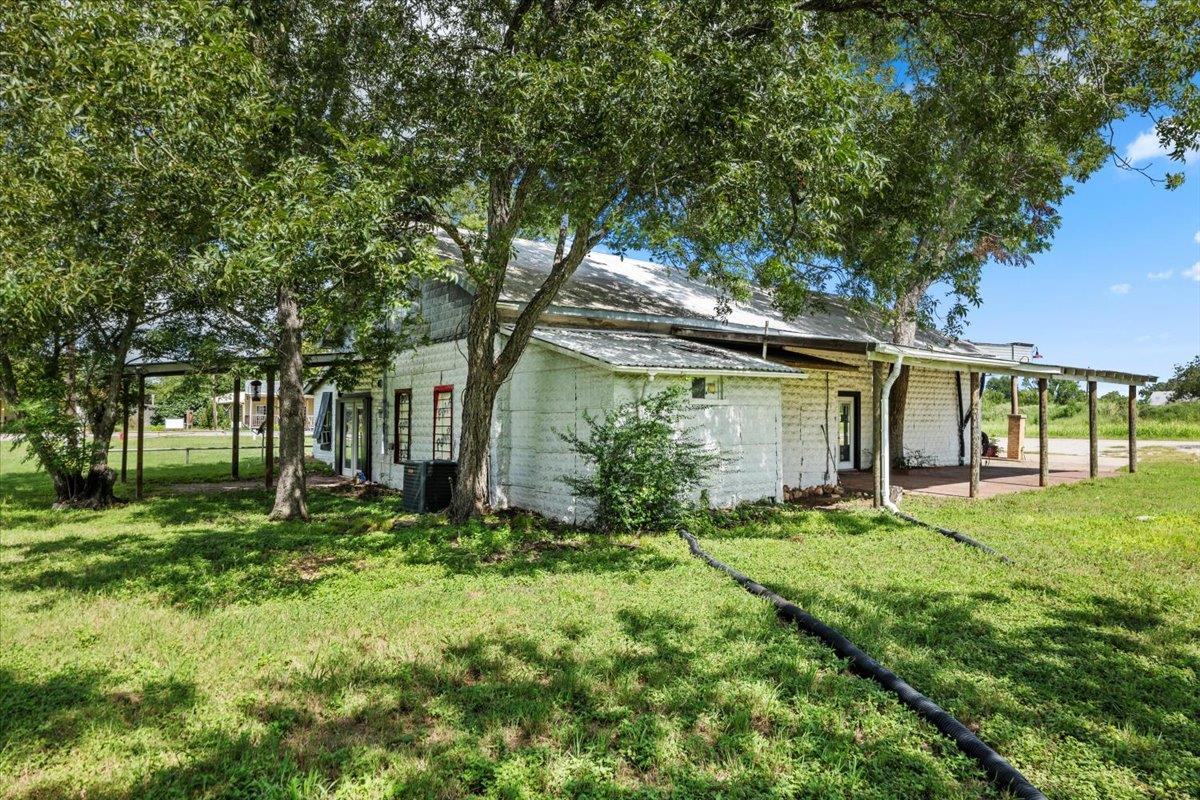 277 Old Highway 20 E, Paige, TX 78659
