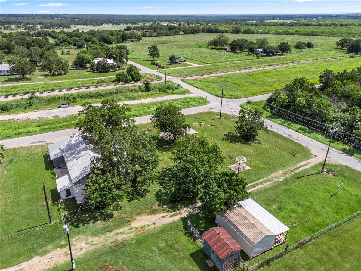 277 Old Highway 20 E, Paige, TX 78659