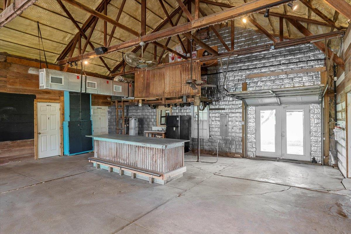 277 Old Highway 20 E, Paige, TX 78659