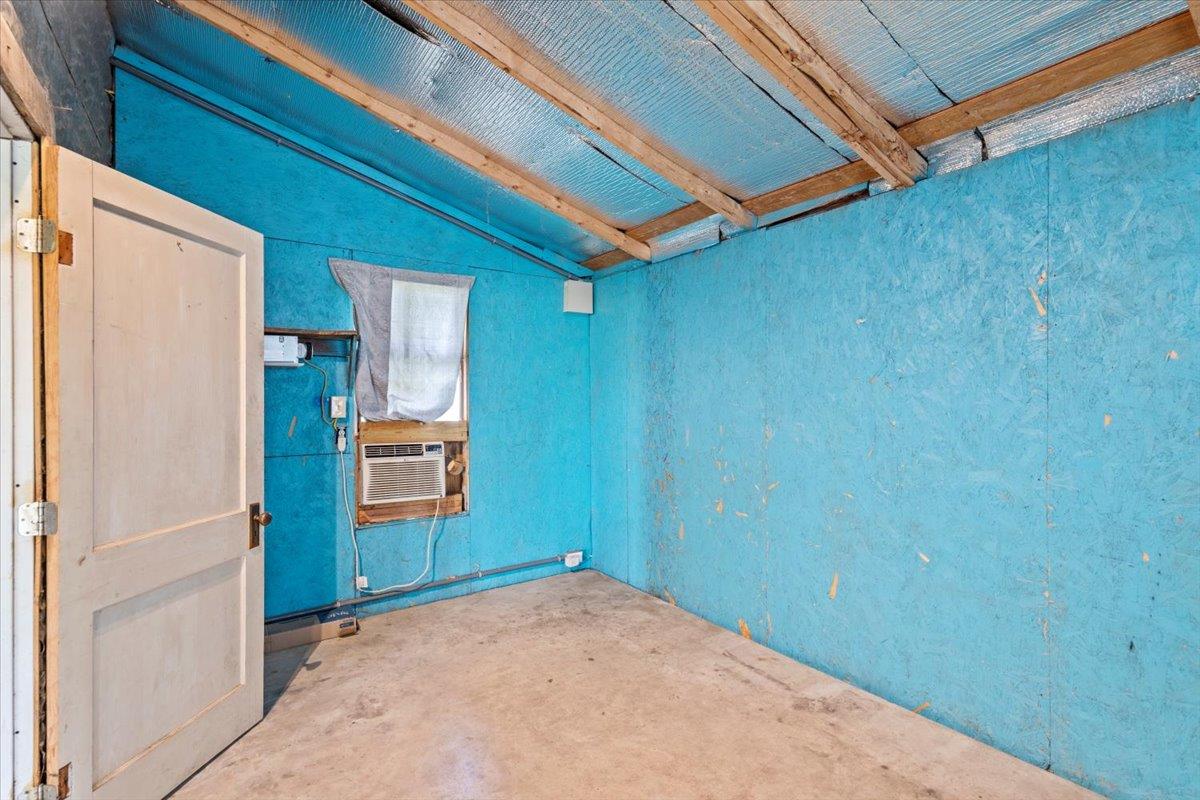 277 Old Highway 20 E, Paige, TX 78659