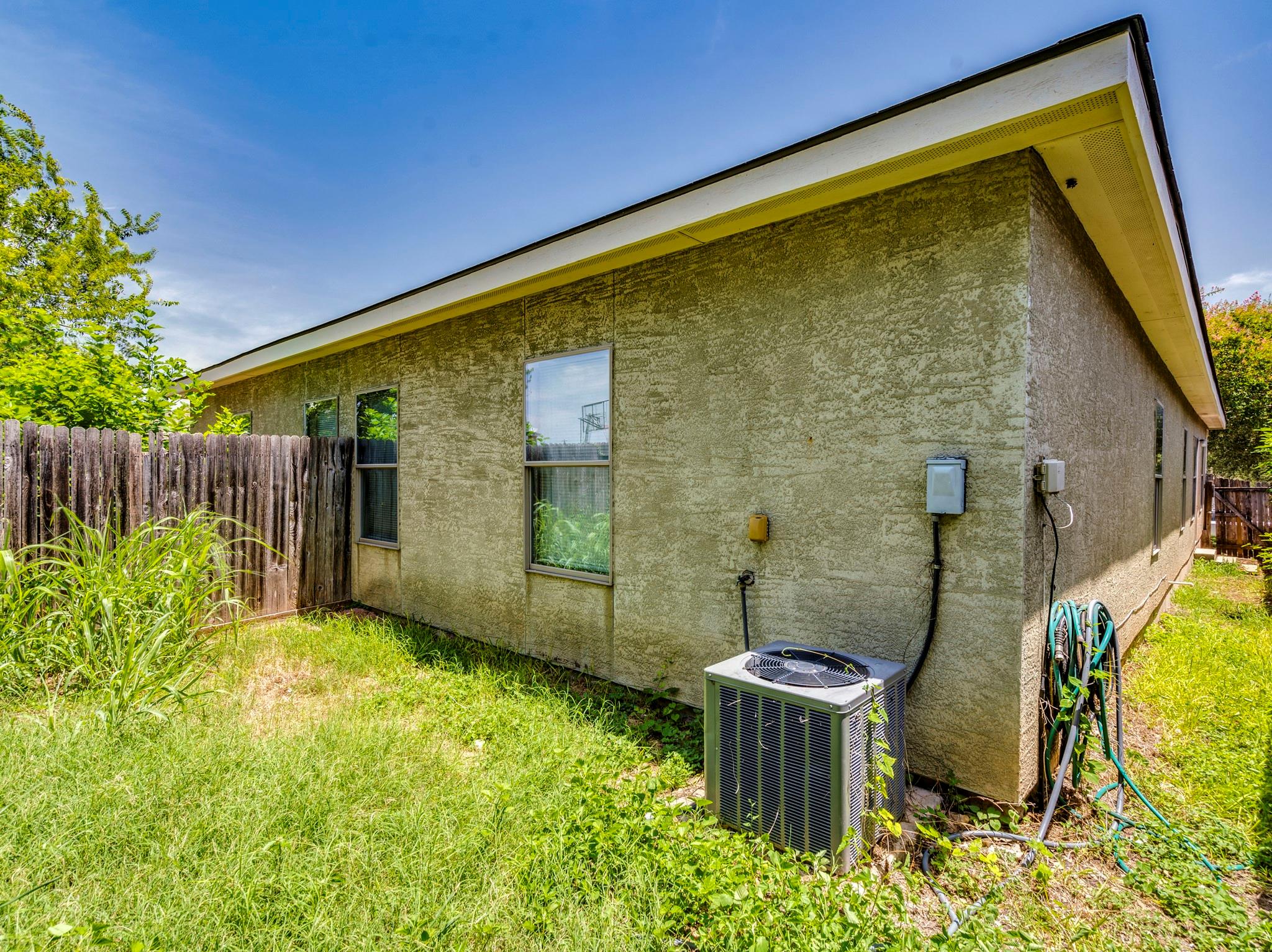5723 Golf Hts, San Antonio, TX 78244