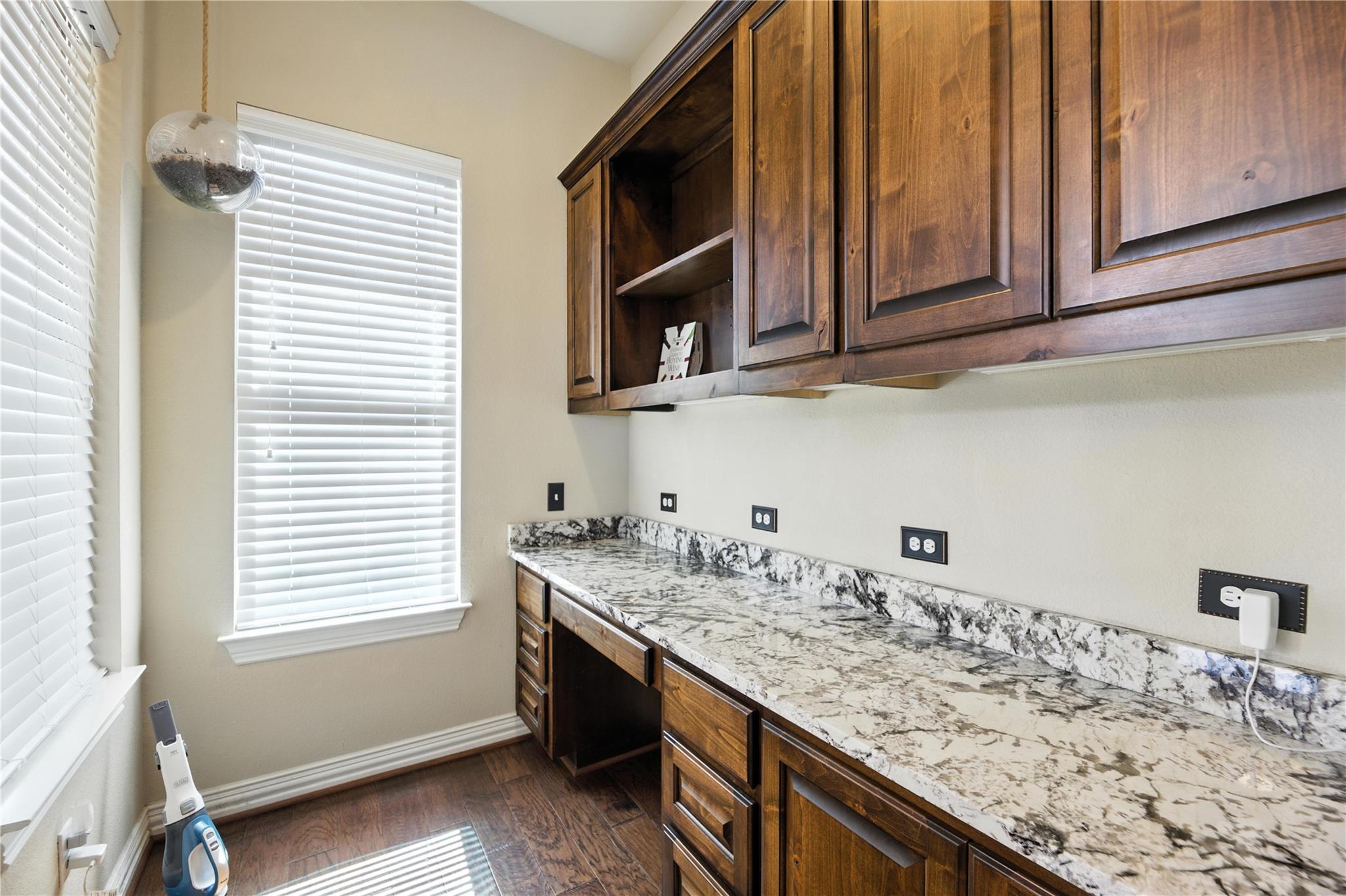5305 Green Thread Trl, Spicewood, TX 78669