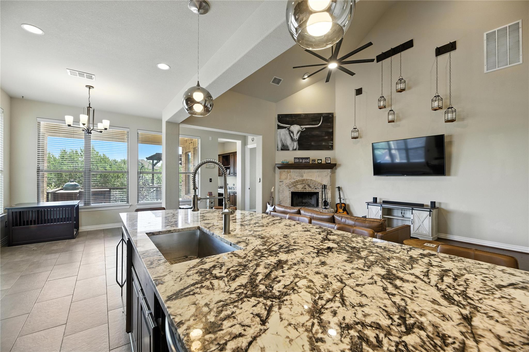 5305 Green Thread Trl, Spicewood, TX 78669