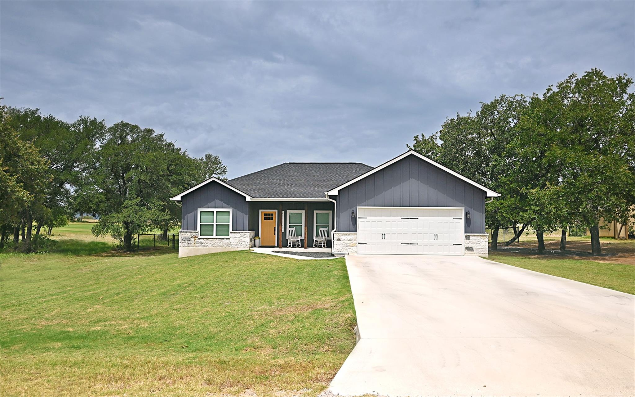 367 Chesterfield Dr, Kingsland, TX 78639