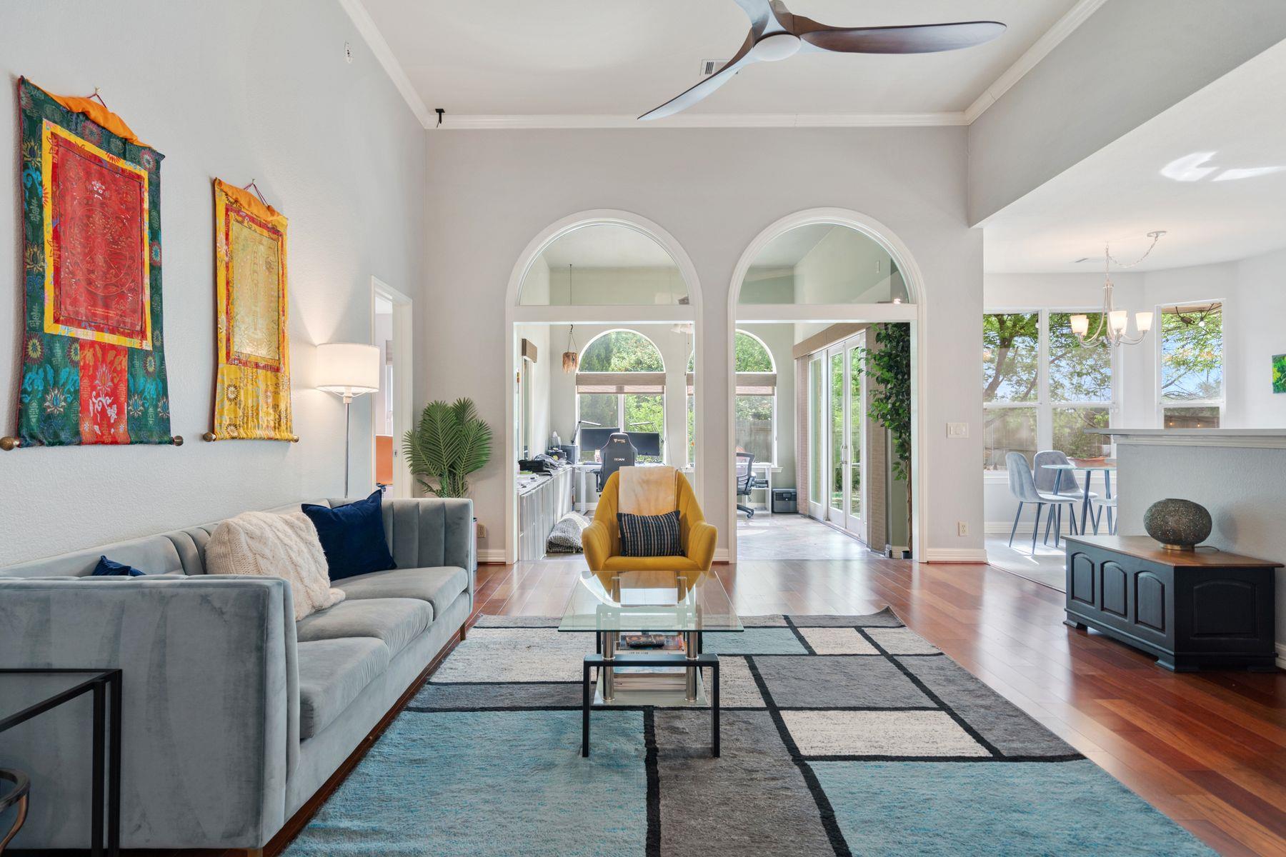 2812 Cascade Falls Dr, Austin, TX 78738