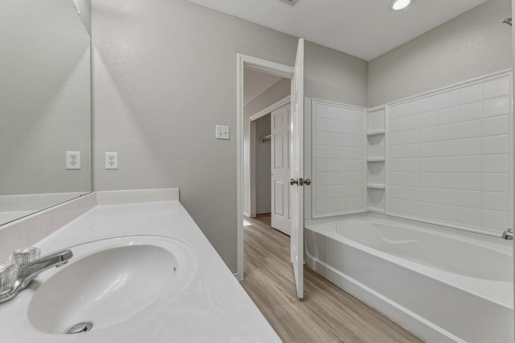 4209 Glacier Point Cv, Taylor, TX 76574