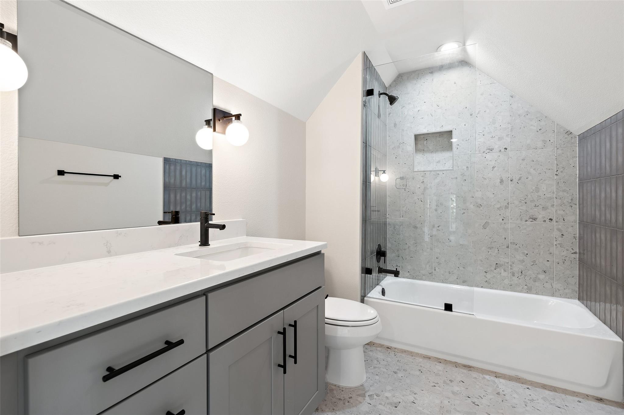 5109 Stone Gate Dr # 2, Austin, TX 78721