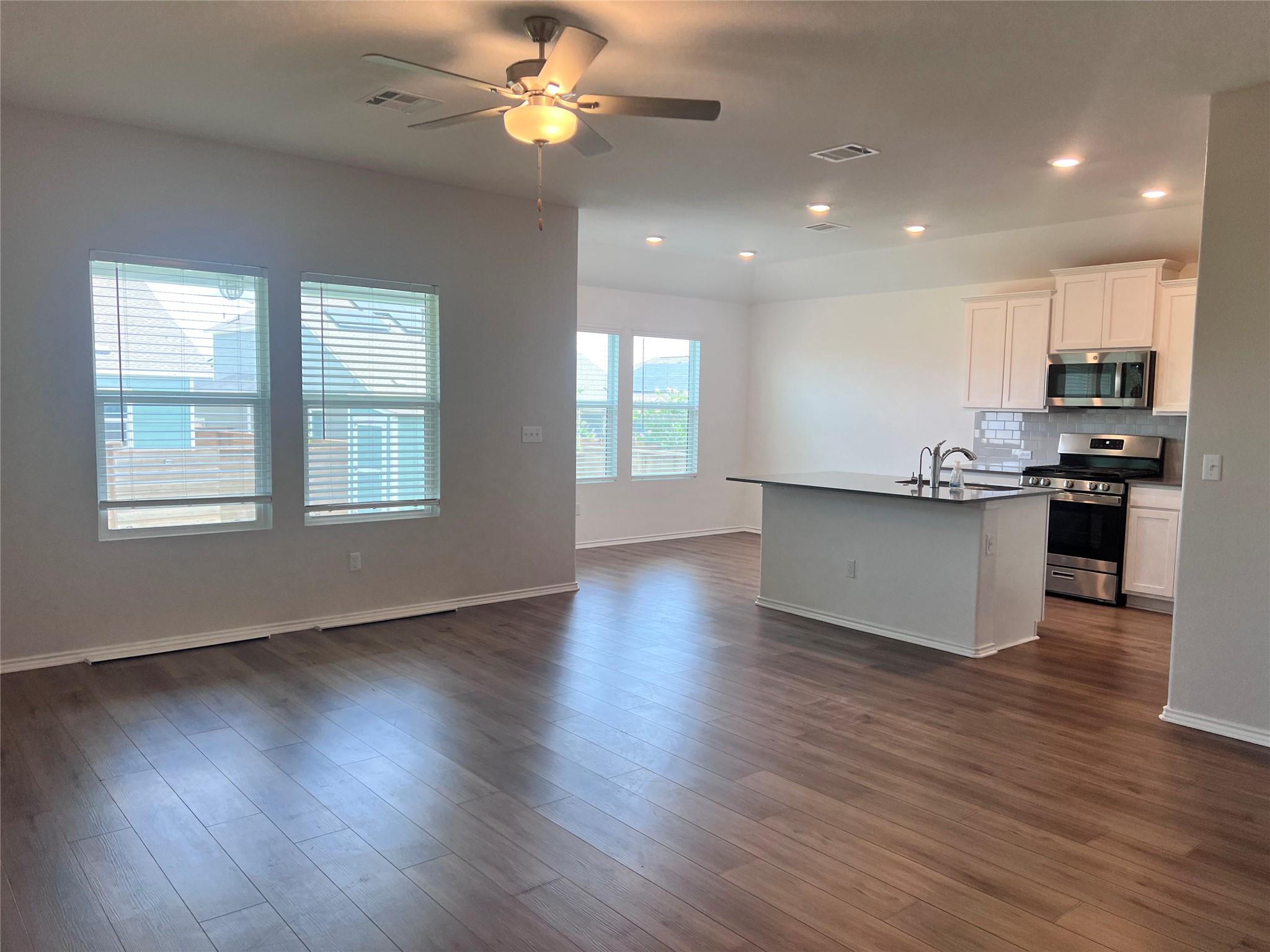 160 Santiago, Kyle, TX 78640
