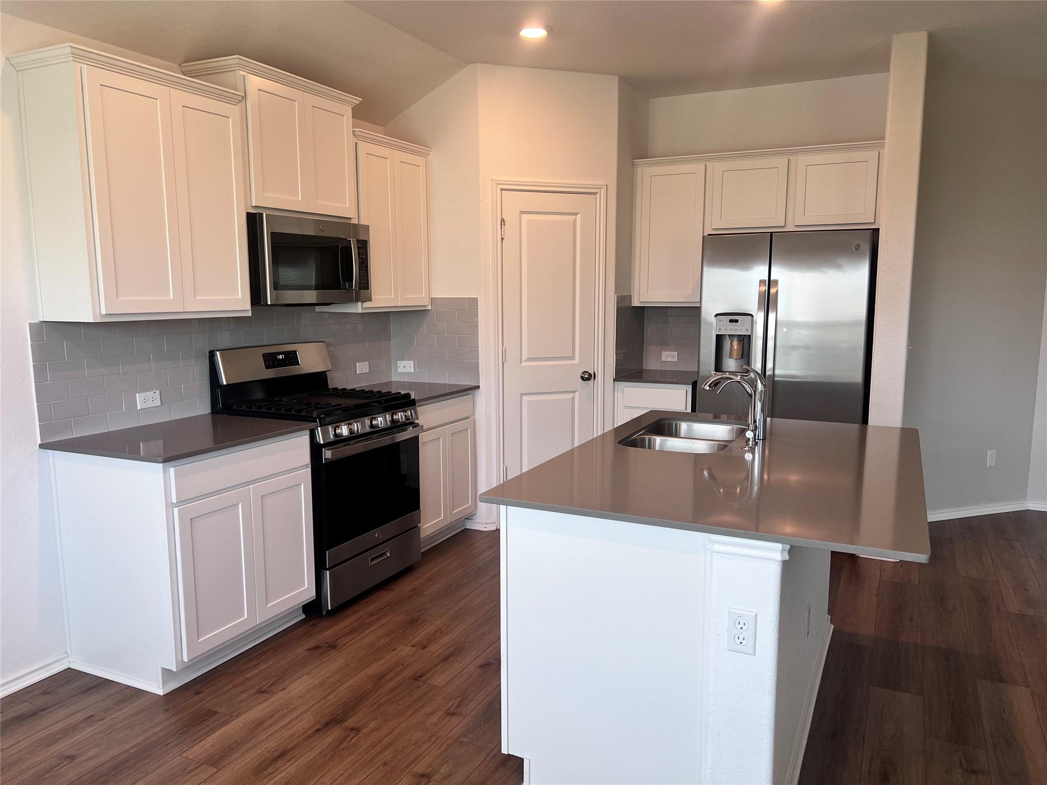 160 Santiago, Kyle, TX 78640