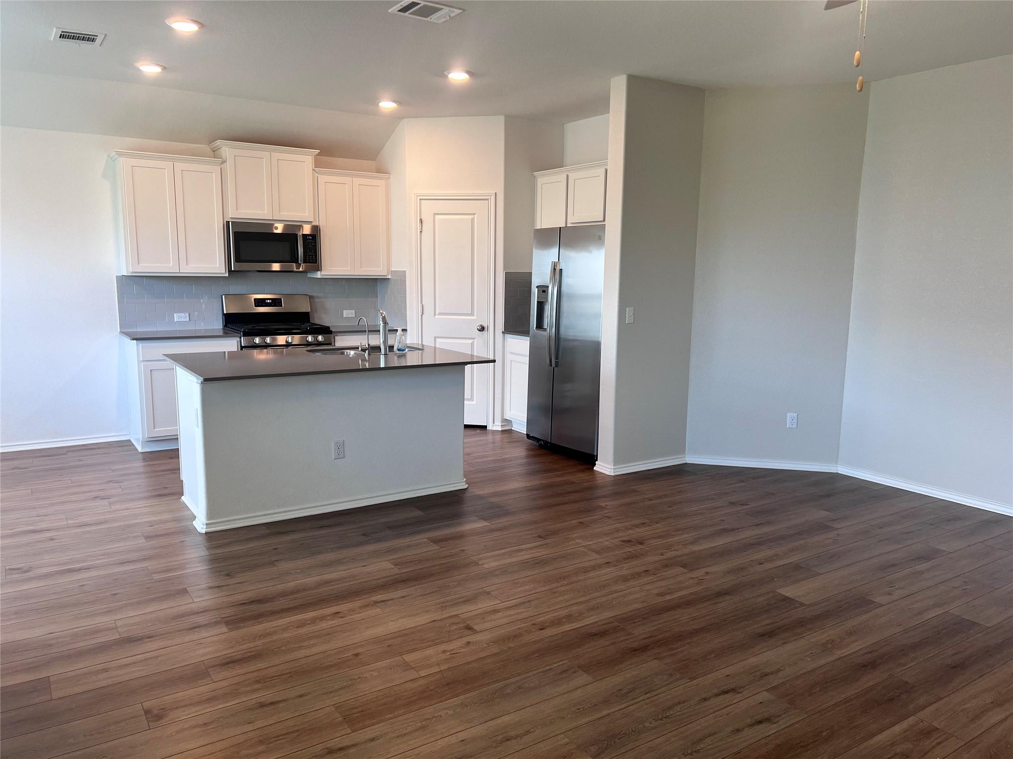 160 Santiago, Kyle, TX 78640