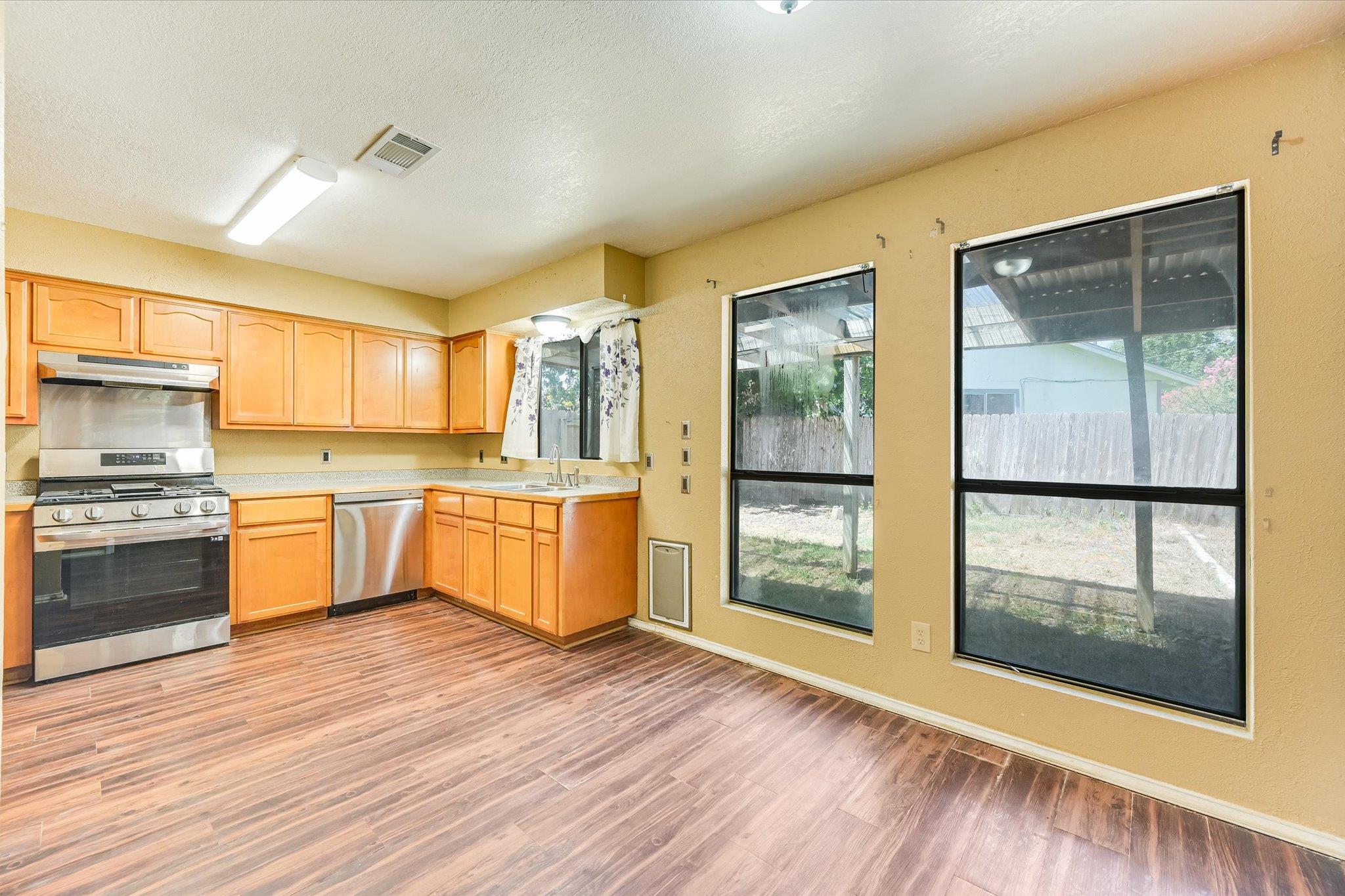 1800 Tamra Ct, Round Rock, TX 78681