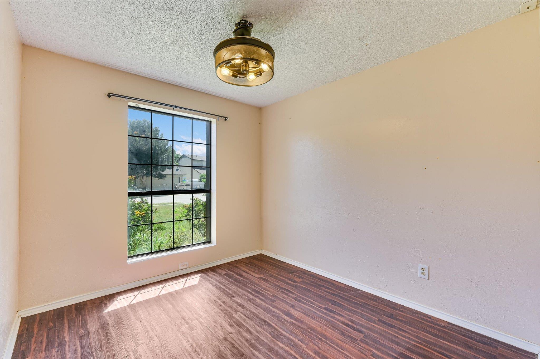 1800 Tamra Ct, Round Rock, TX 78681