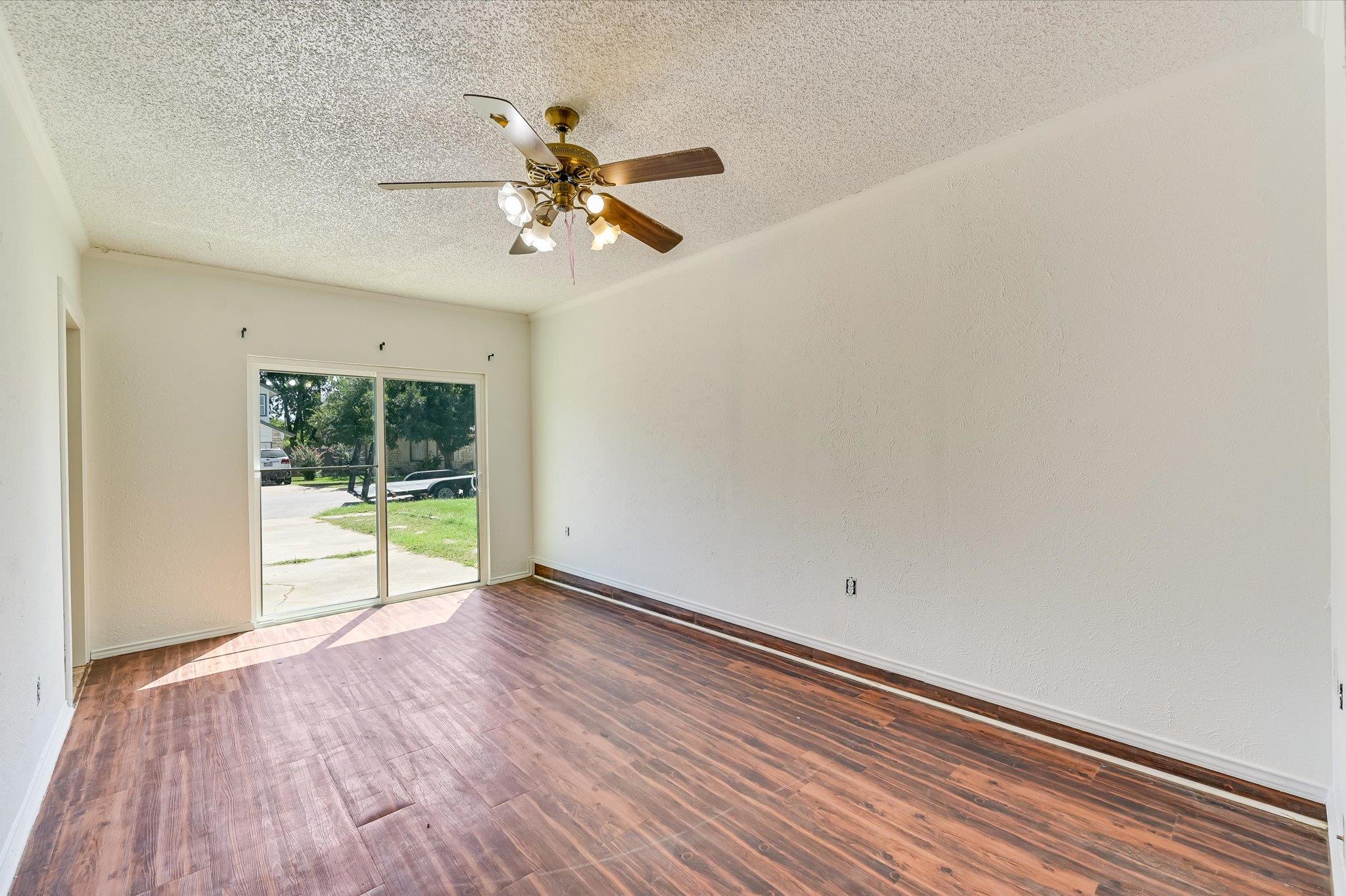 1800 Tamra Ct, Round Rock, TX 78681