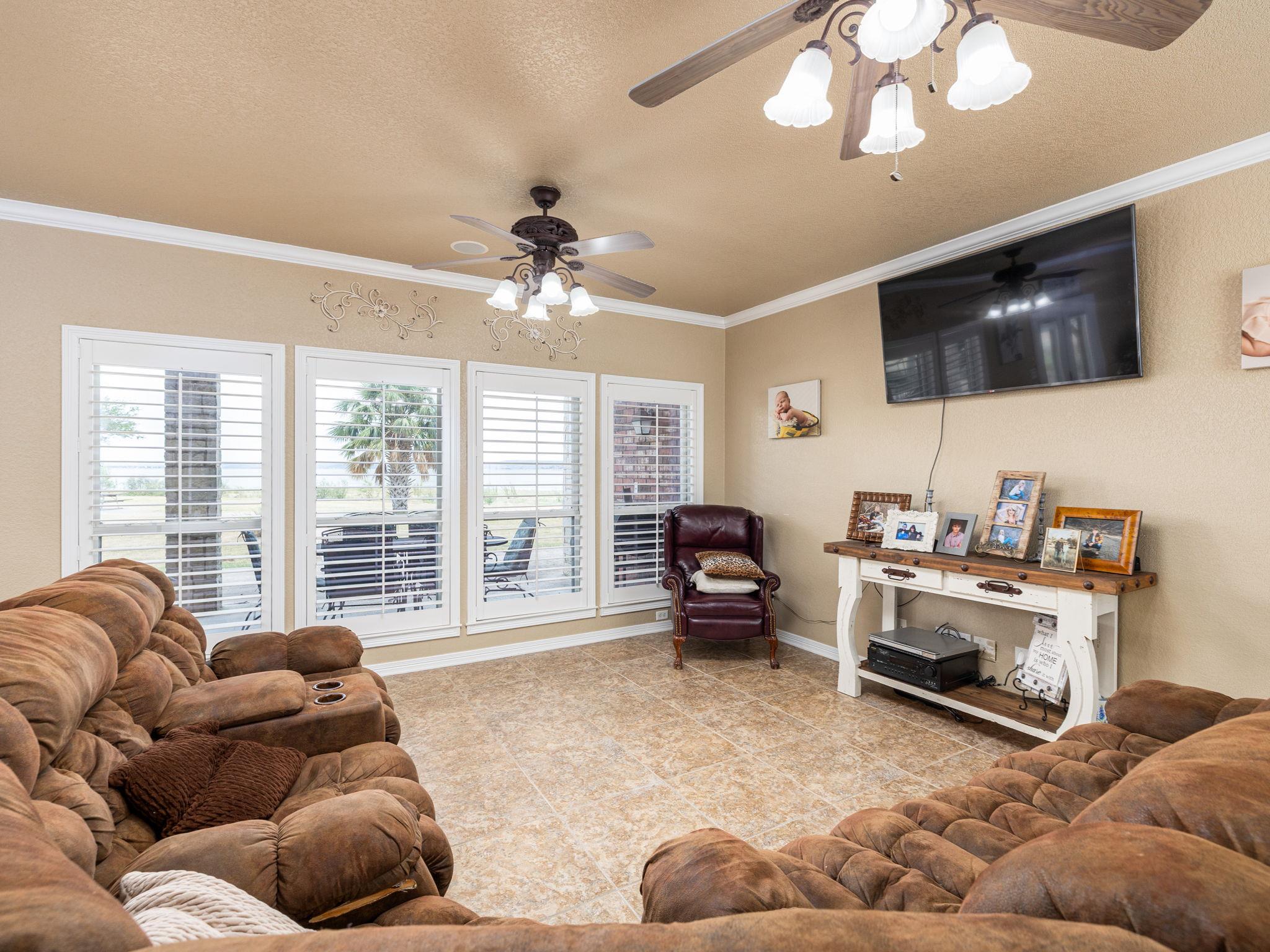 210 Lariat Lane, Burnet, TX 78611