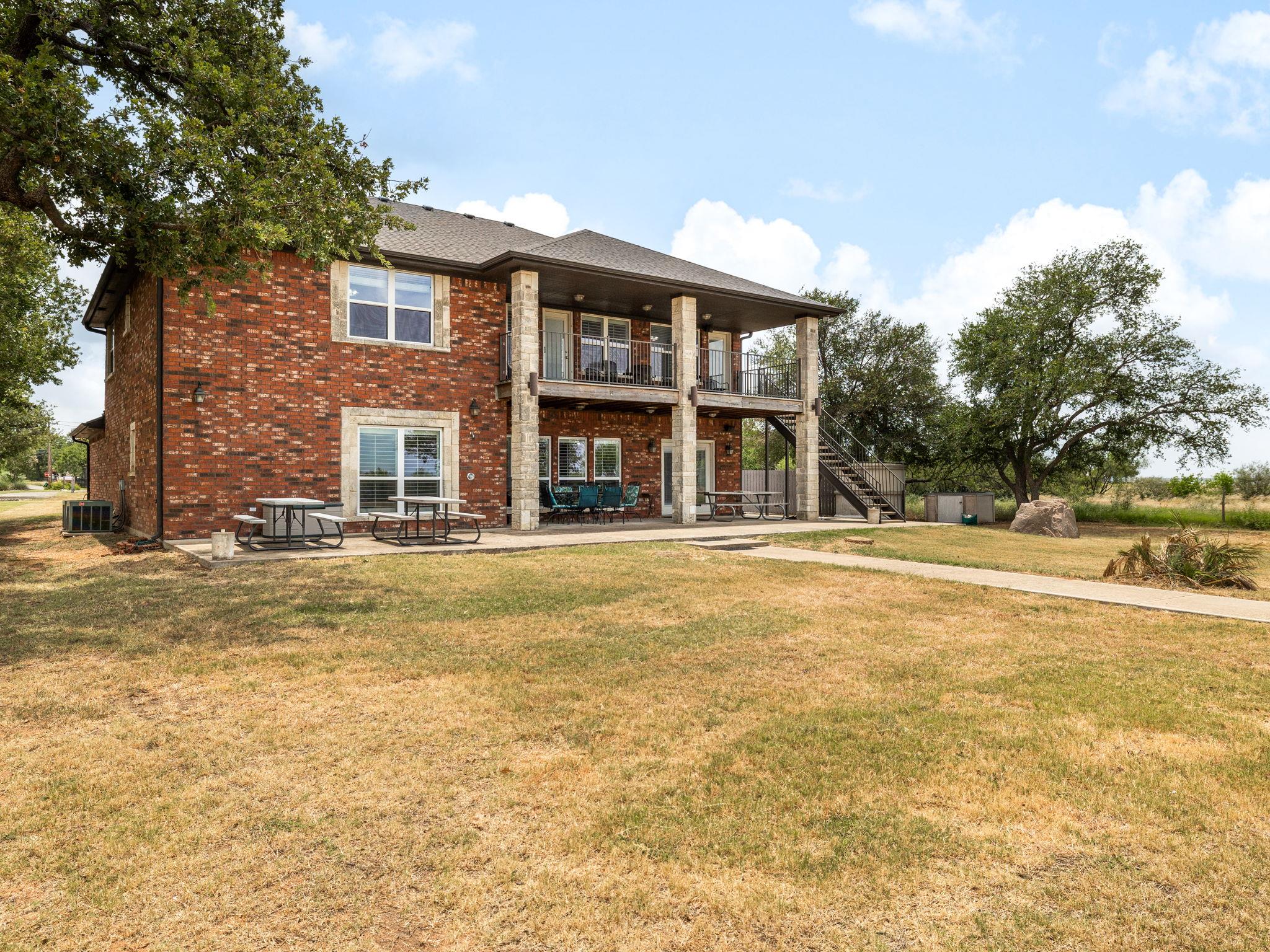 210 Lariat Lane, Burnet, TX 78611