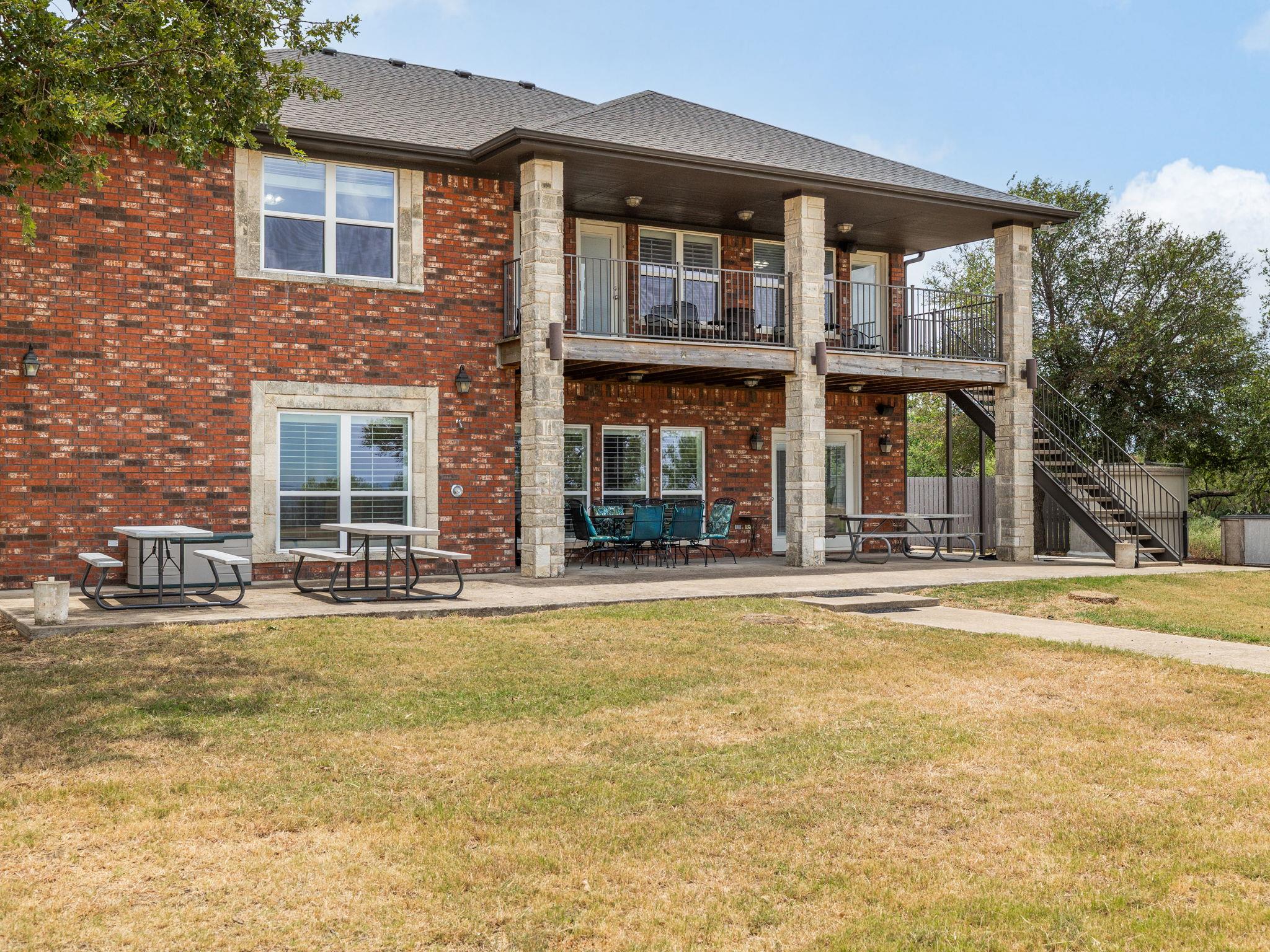 210 Lariat Lane, Burnet, TX 78611