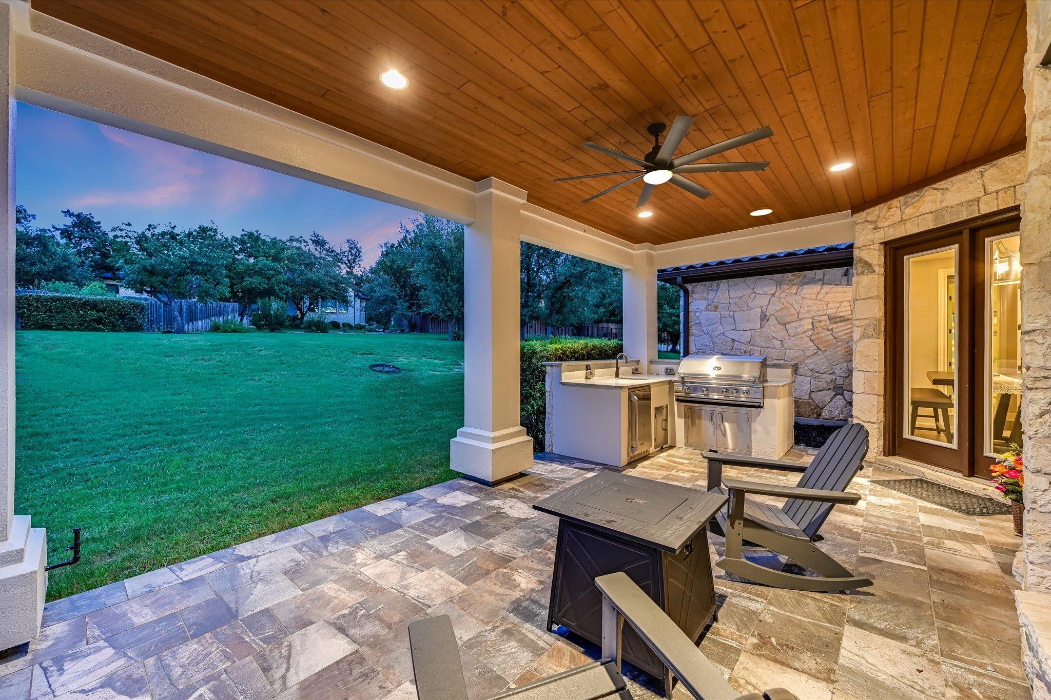 804 Rough Hollow Dr, Lakeway, TX 78734