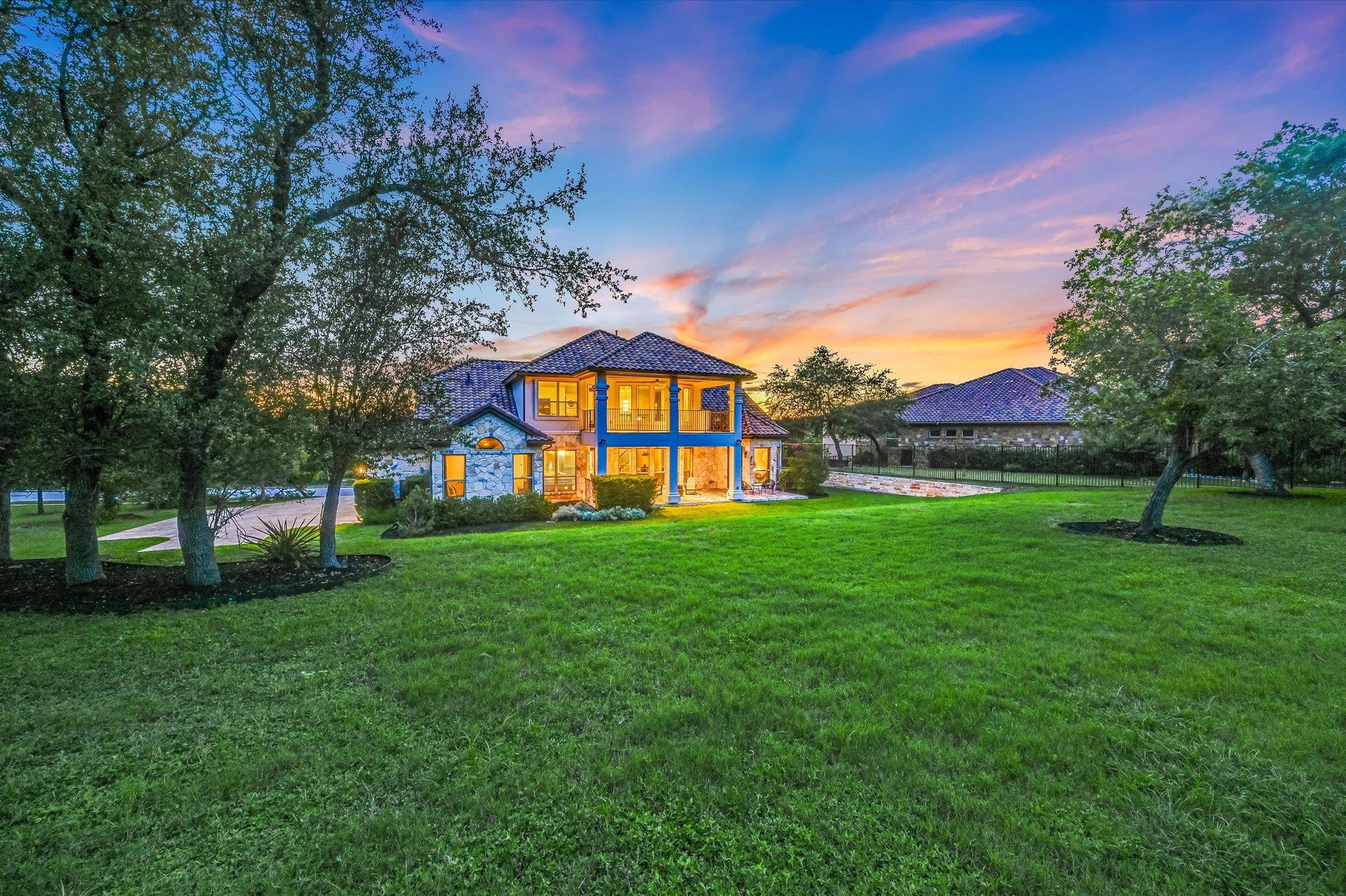 804 Rough Hollow Dr, Lakeway, TX 78734