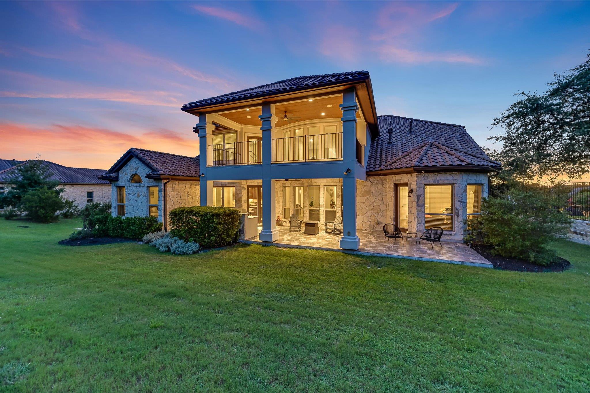 804 Rough Hollow Dr, Lakeway, TX 78734