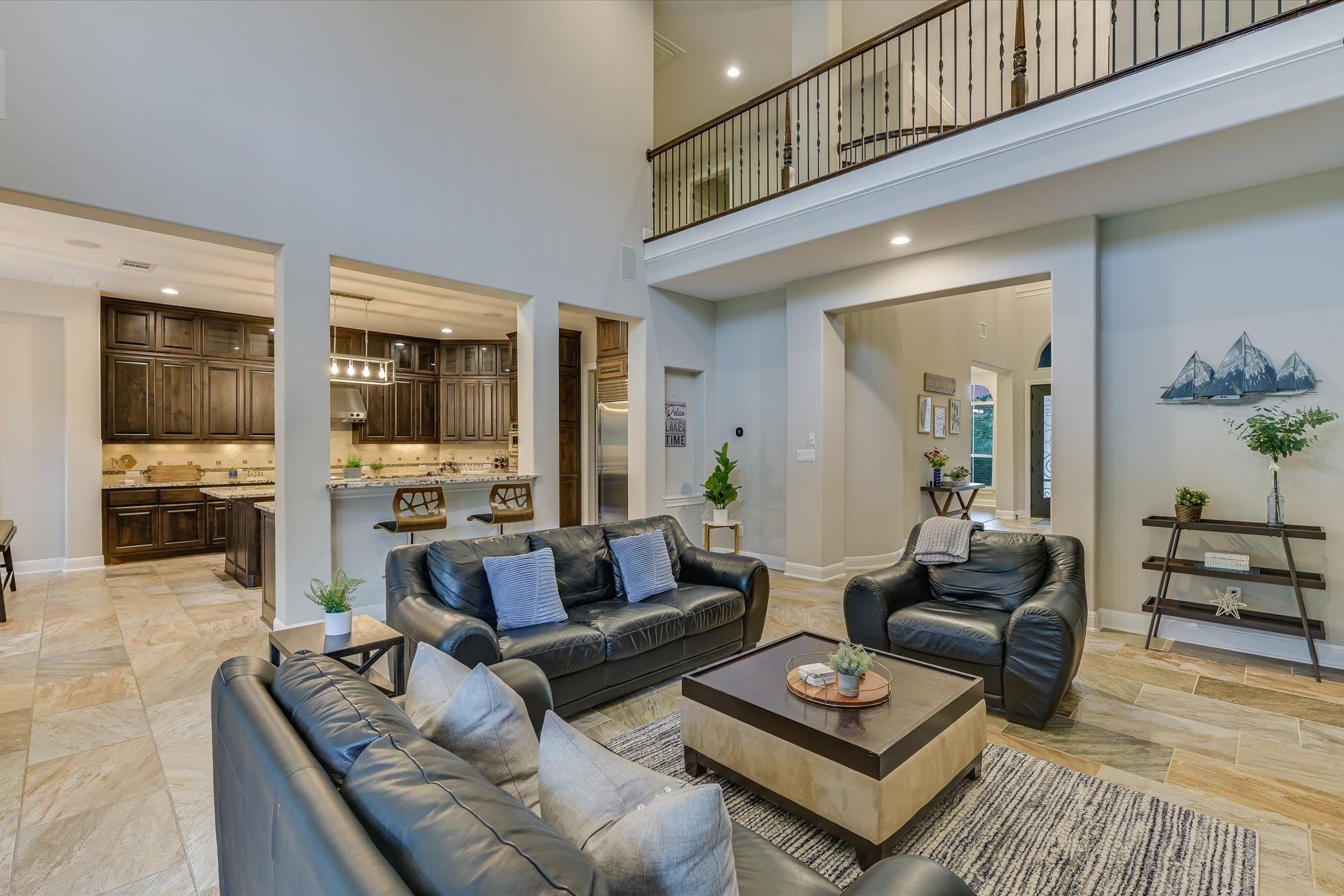 804 Rough Hollow Dr, Lakeway, TX 78734