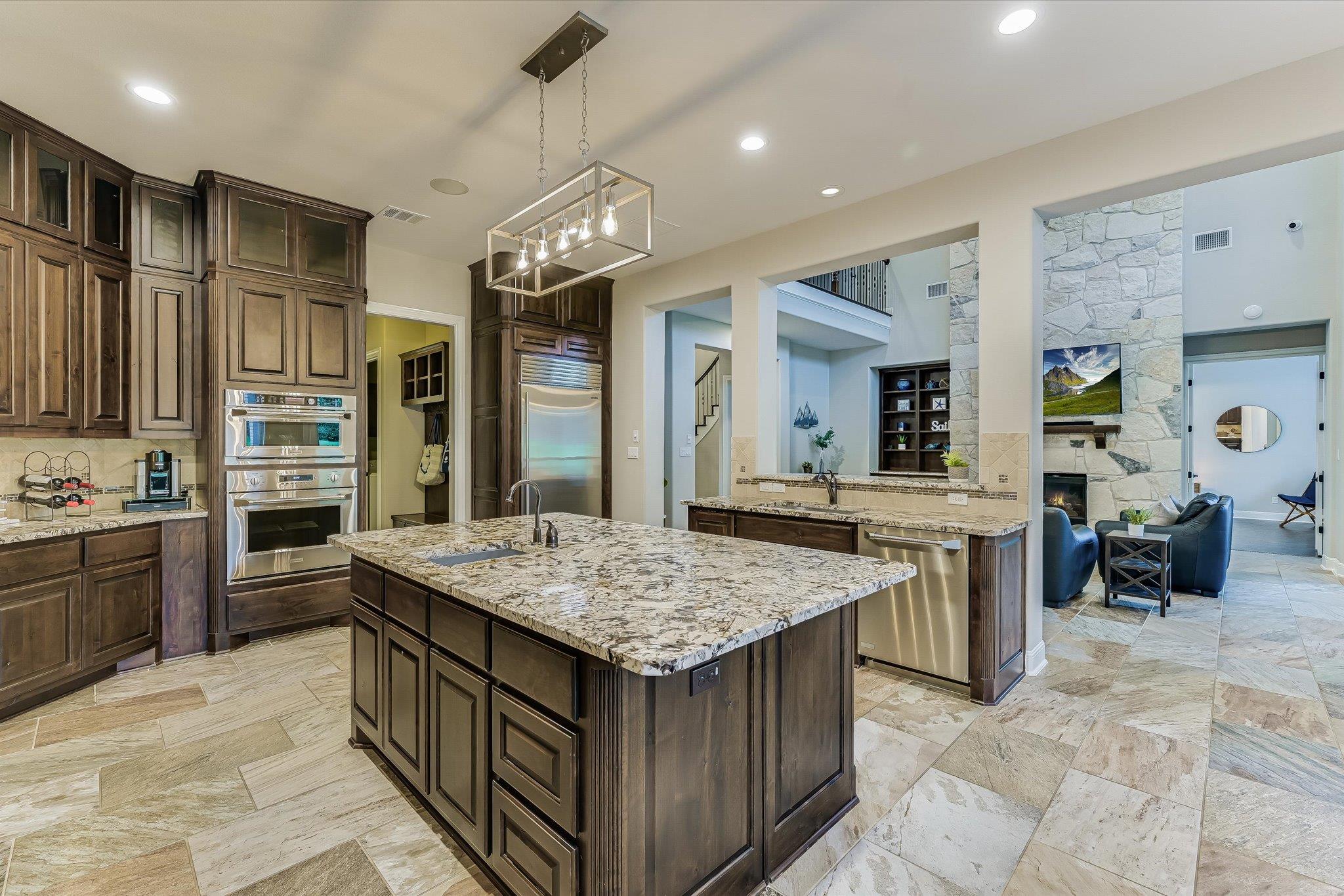 804 Rough Hollow Dr, Lakeway, TX 78734