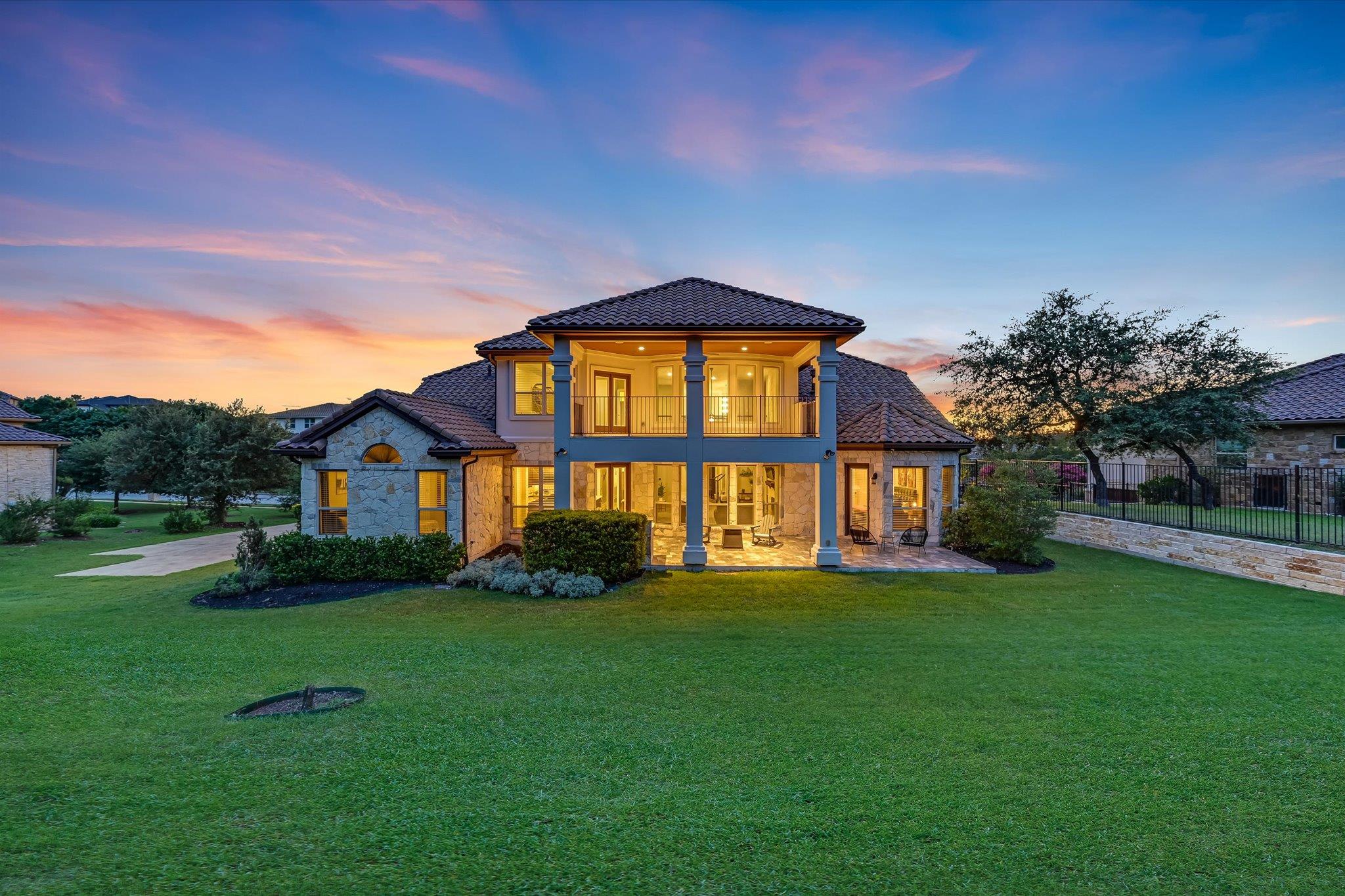 804 Rough Hollow Dr, Lakeway, TX 78734
