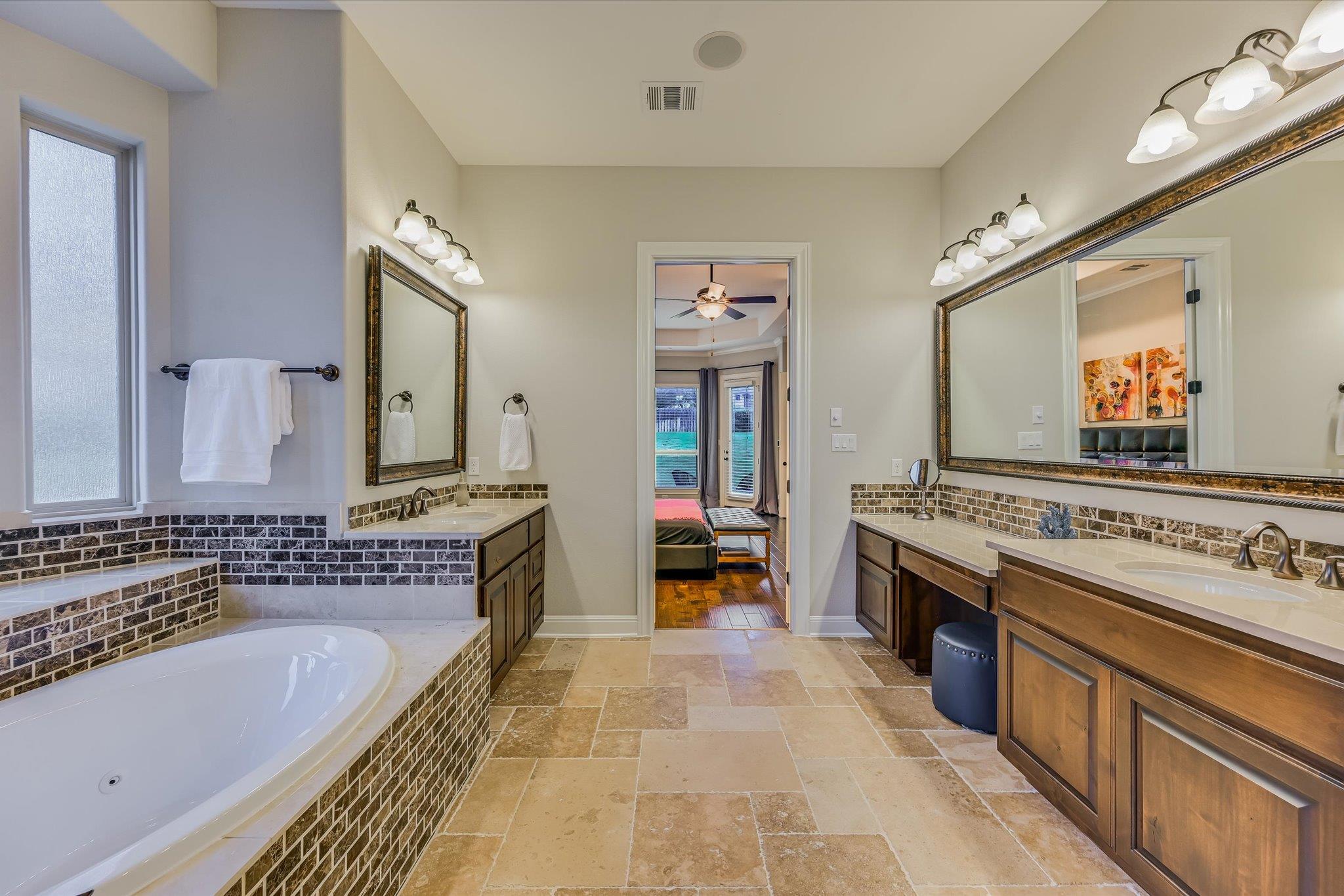 804 Rough Hollow Dr, Lakeway, TX 78734