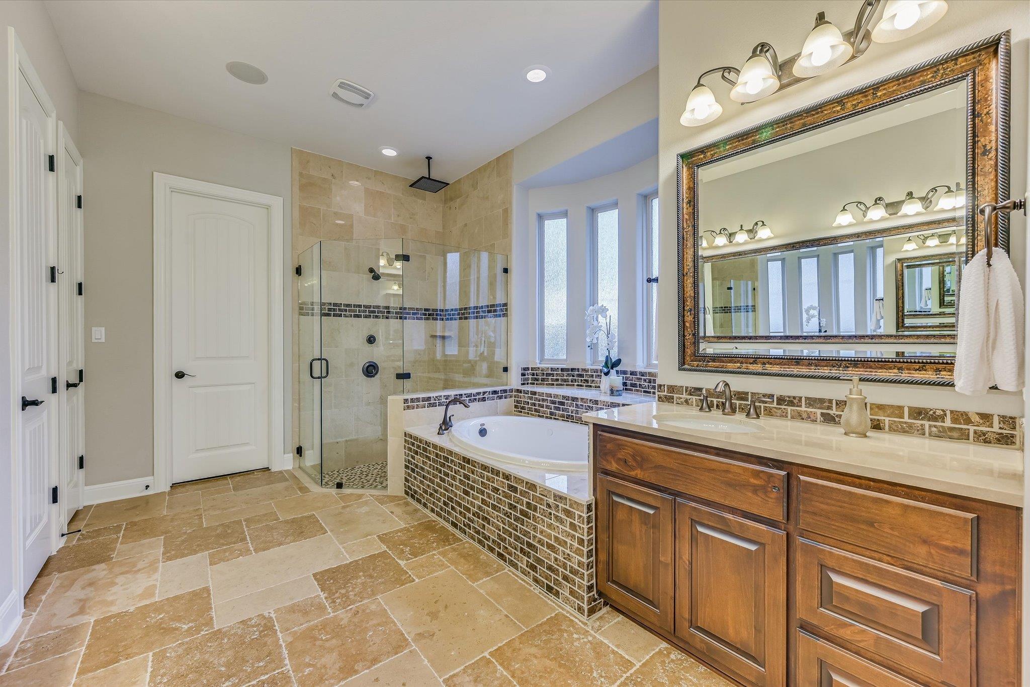 804 Rough Hollow Dr, Lakeway, TX 78734