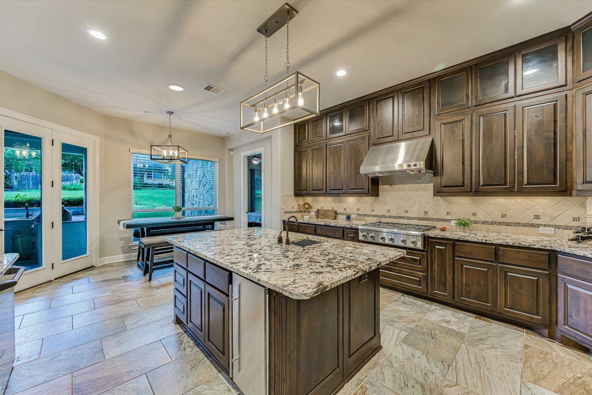 804 Rough Hollow Dr, Lakeway, TX 78734