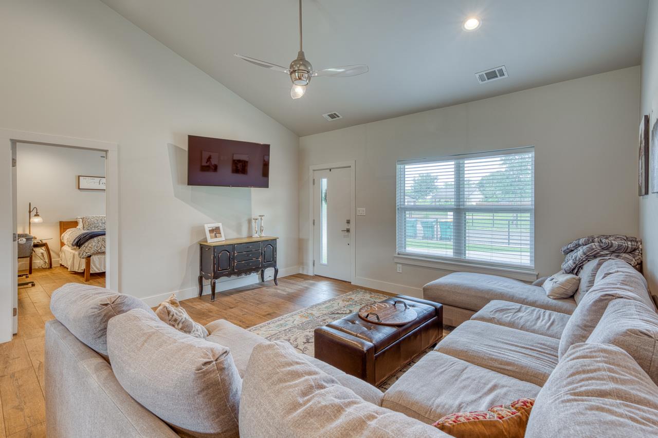 1306 Prairie Creek Dr, Marble Falls, TX 78654