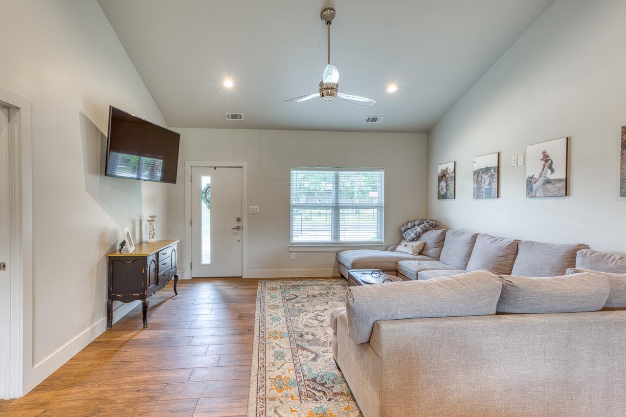 1306 Prairie Creek Dr, Marble Falls, TX 78654