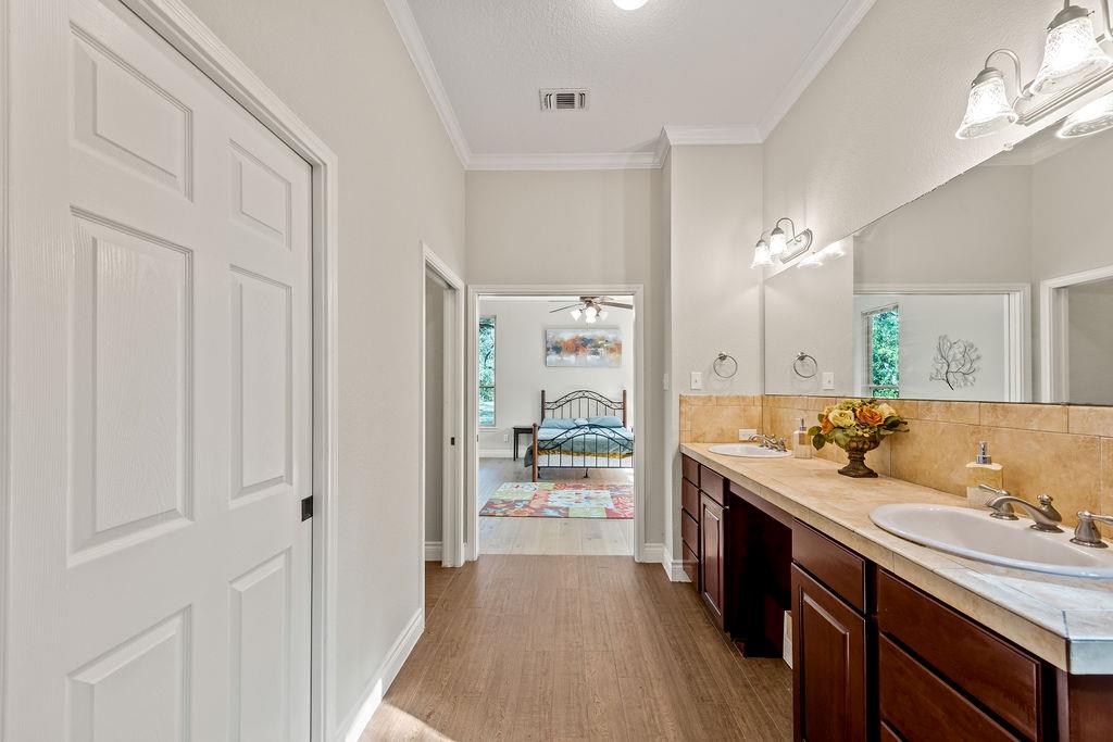 300 Round Rock Rd, Wimberley, TX 78676