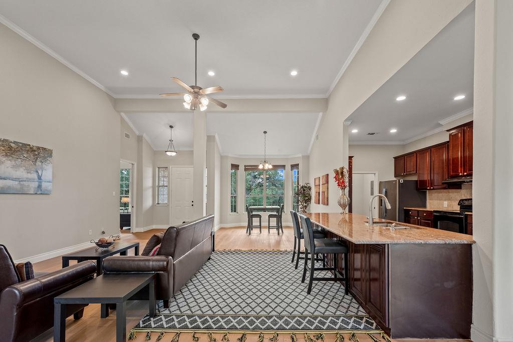 300 Round Rock Rd, Wimberley, TX 78676