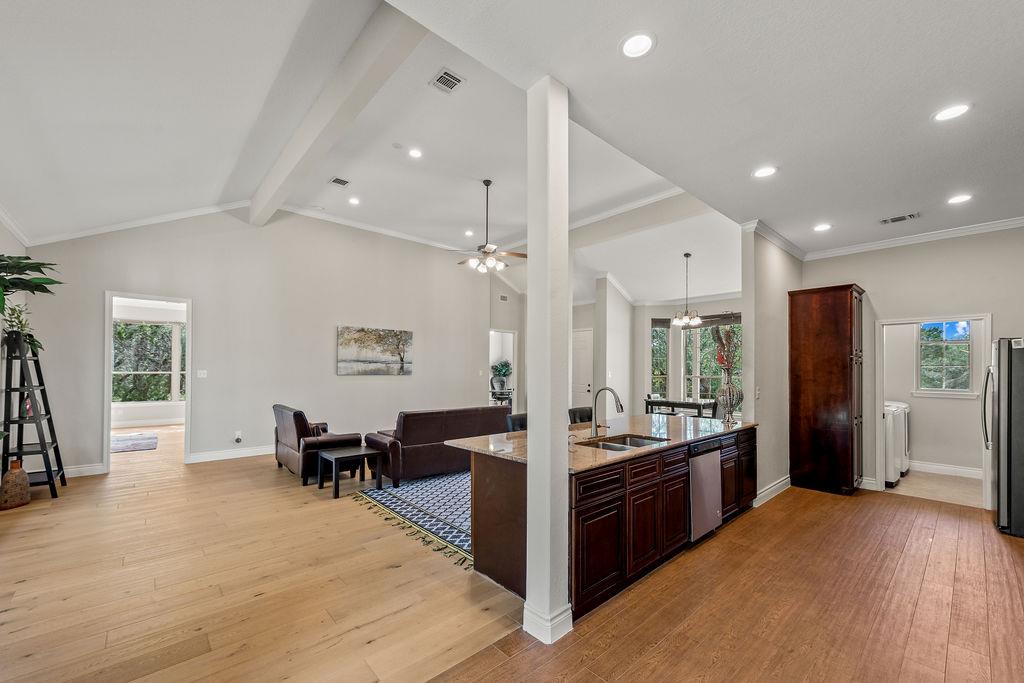 300 Round Rock Rd, Wimberley, TX 78676