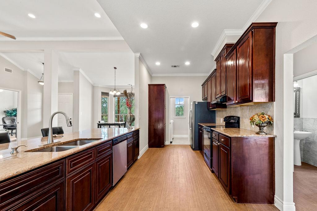 300 Round Rock Rd, Wimberley, TX 78676