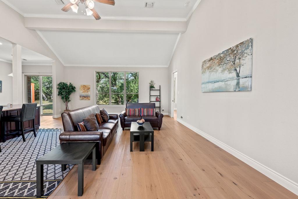 300 Round Rock Rd, Wimberley, TX 78676