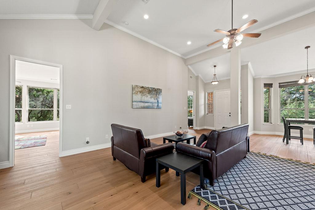 300 Round Rock Rd, Wimberley, TX 78676